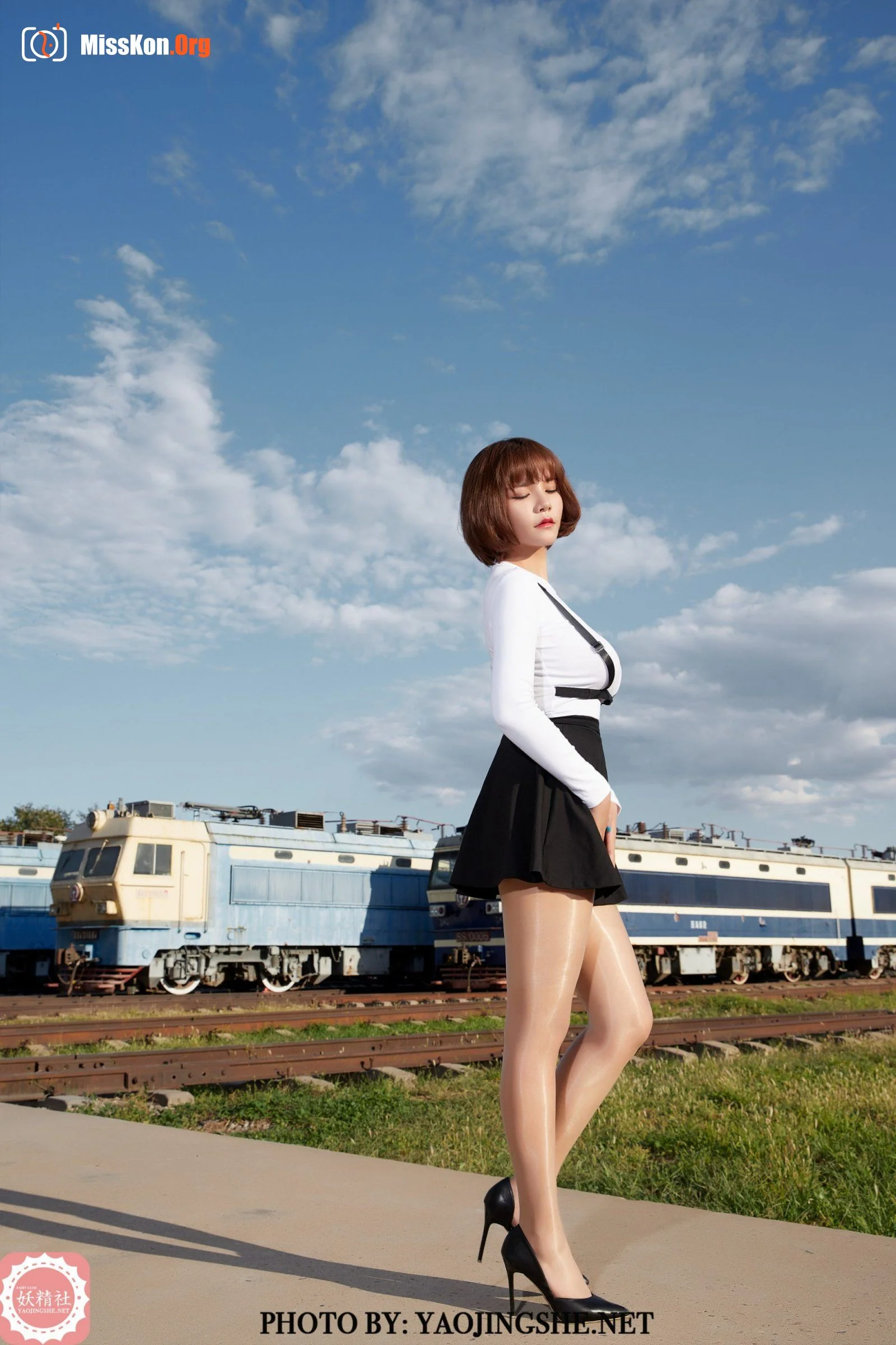 Tang Feifei: Backlight station (T2042) - Photo 12