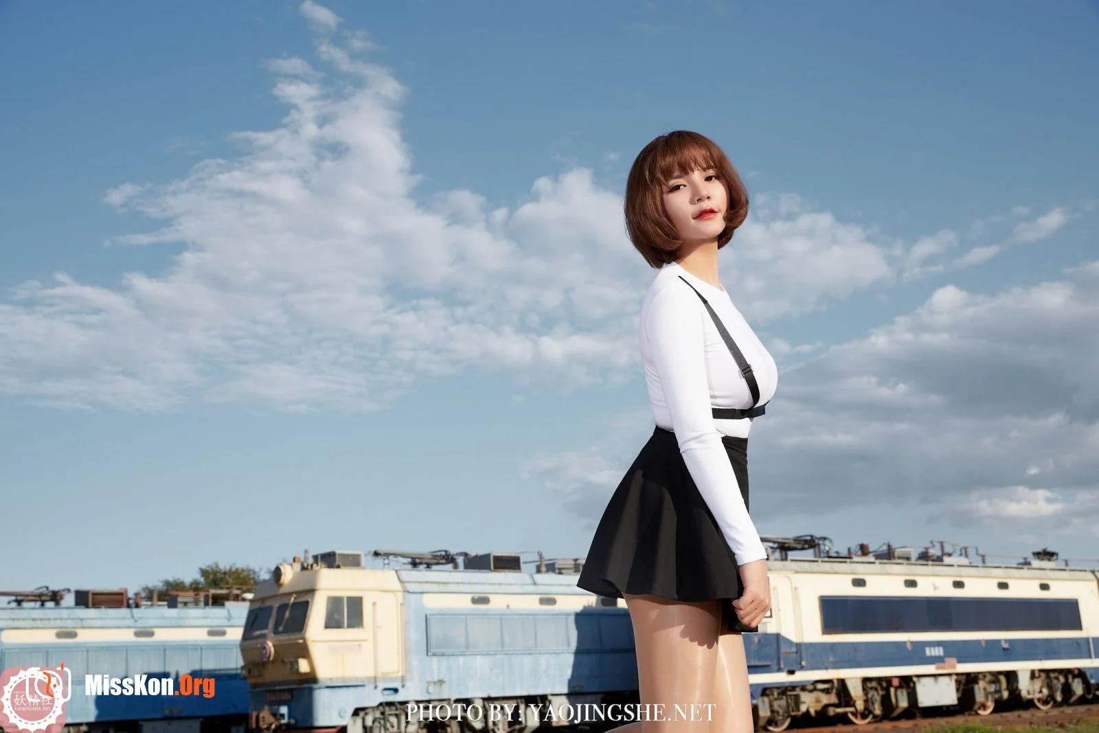 Tang Feifei: Backlight station (T2042) - Photo 13