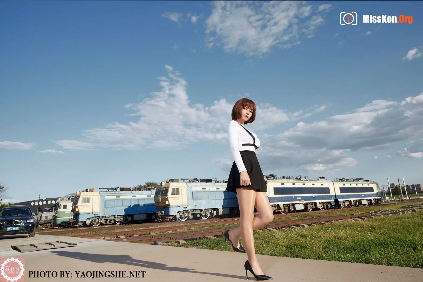 Tang Feifei: Backlight station (T2042) - Photo 14