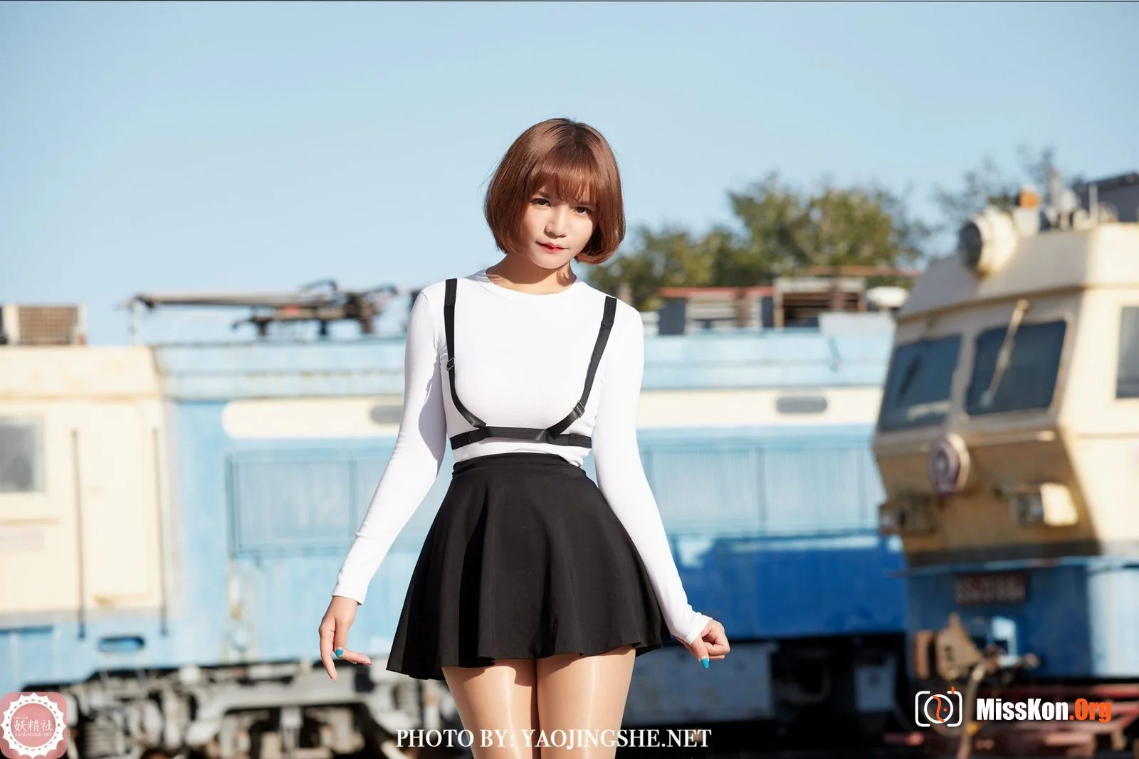 Tang Feifei: Backlight station (T2042) - Photo 5