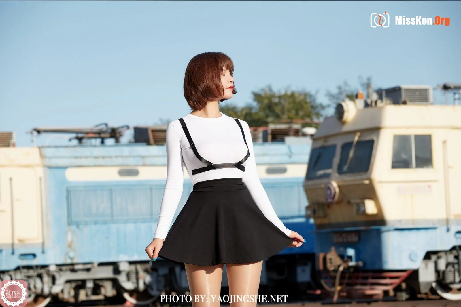 Tang Feifei: Backlight station (T2042) - Photo 9