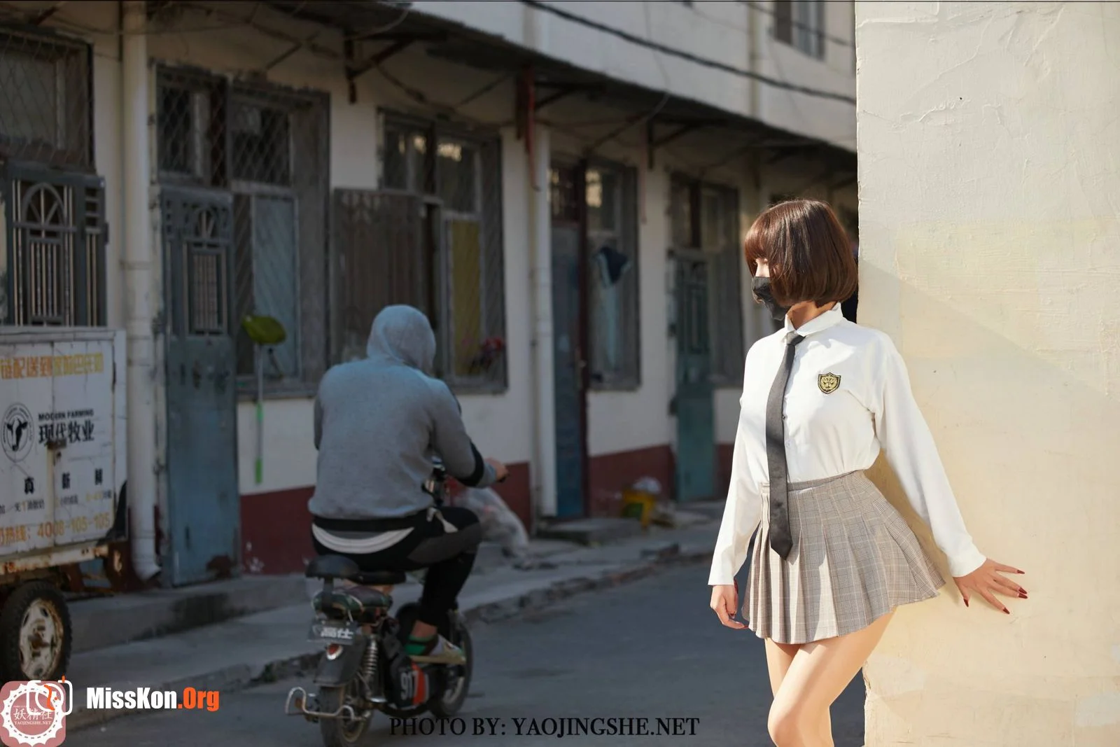 Tang Feifei: School girl in the alley (T2123) - Photo 13