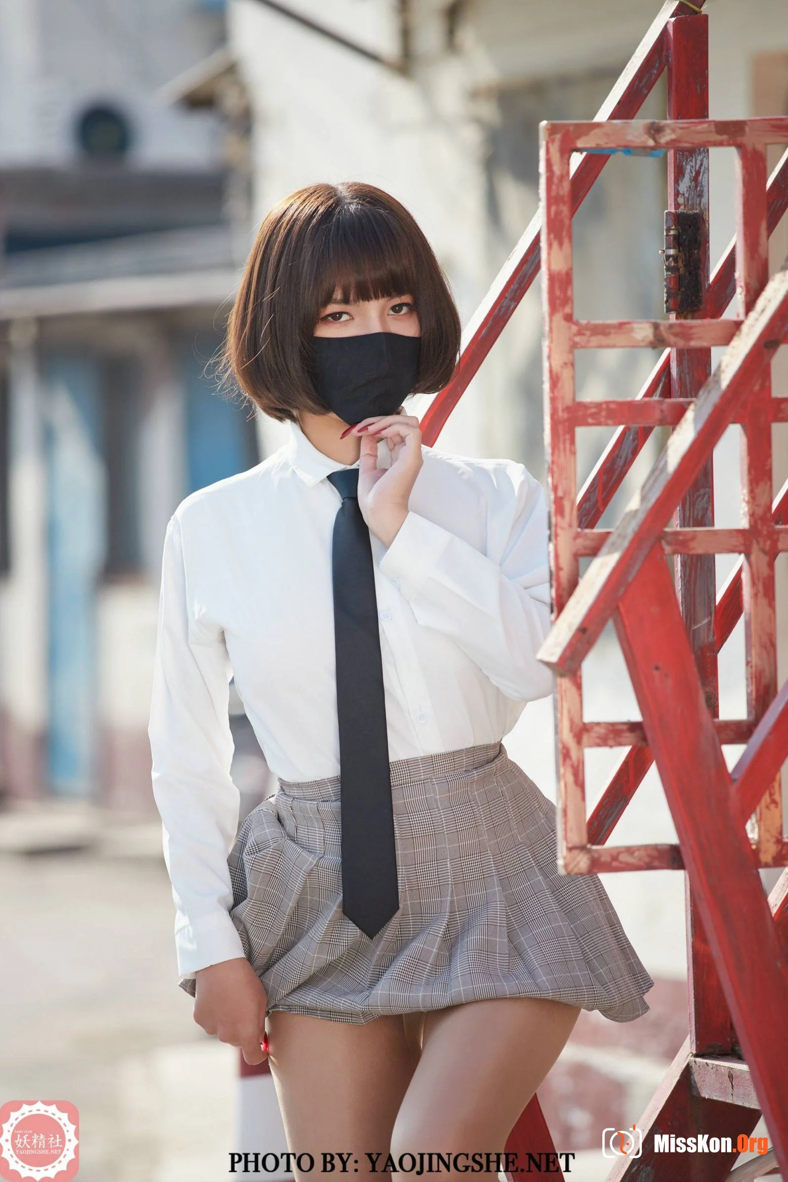 Tang Feifei: School girl in the alley (T2123) - Photo 4