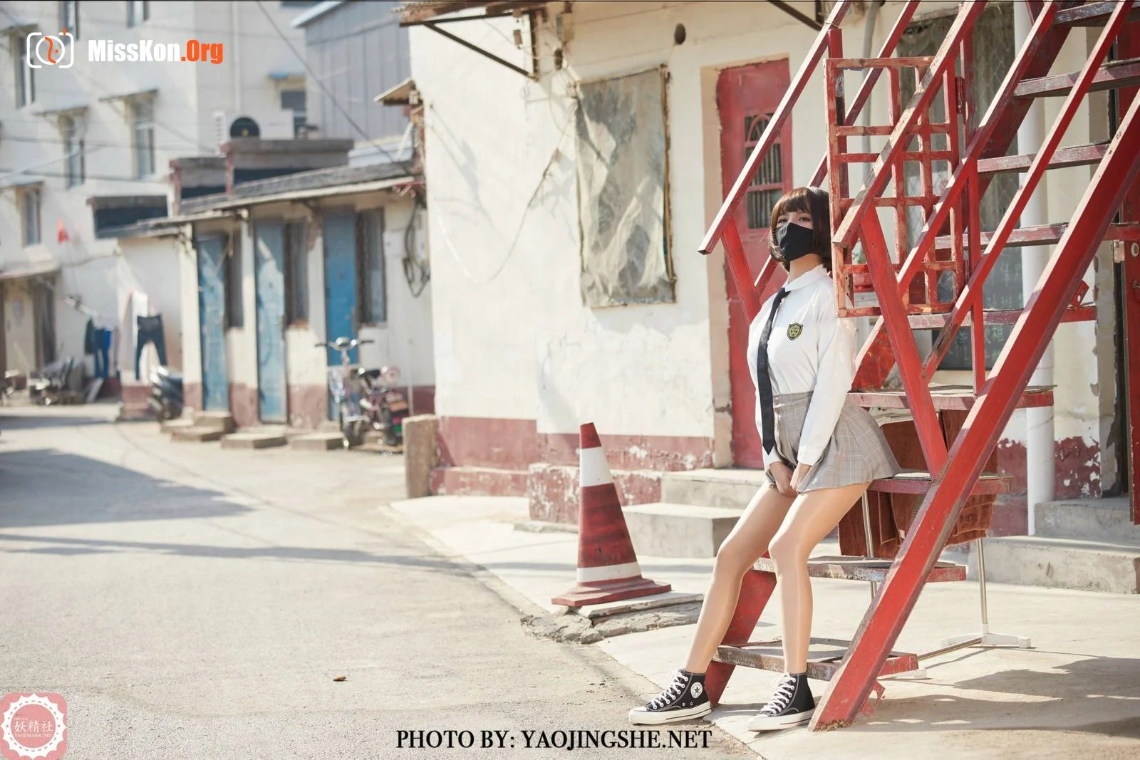 Tang Feifei: School girl in the alley (T2123) - Photo 5