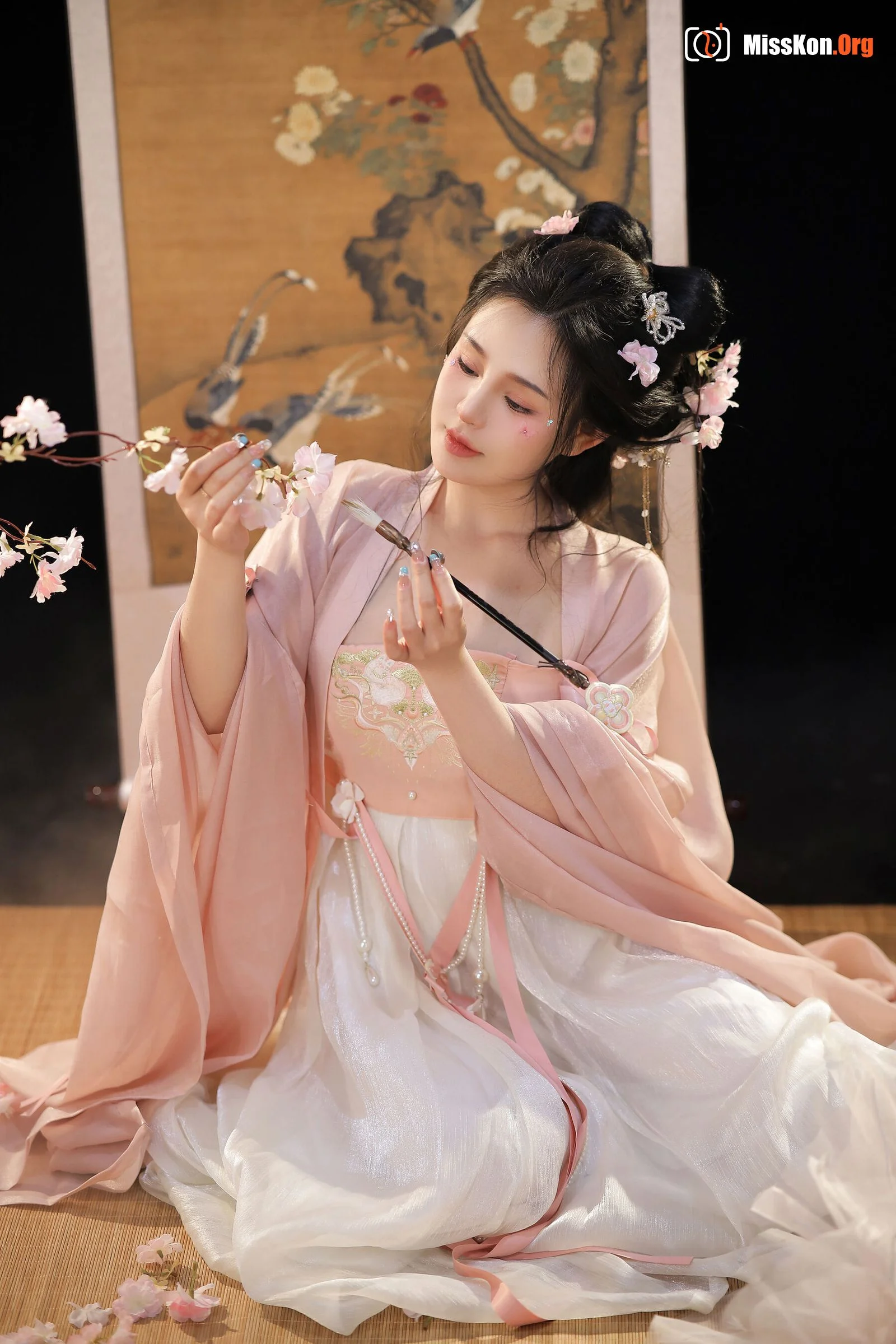 Tao Nuan: Dreaming in neon clothes - Photo 13