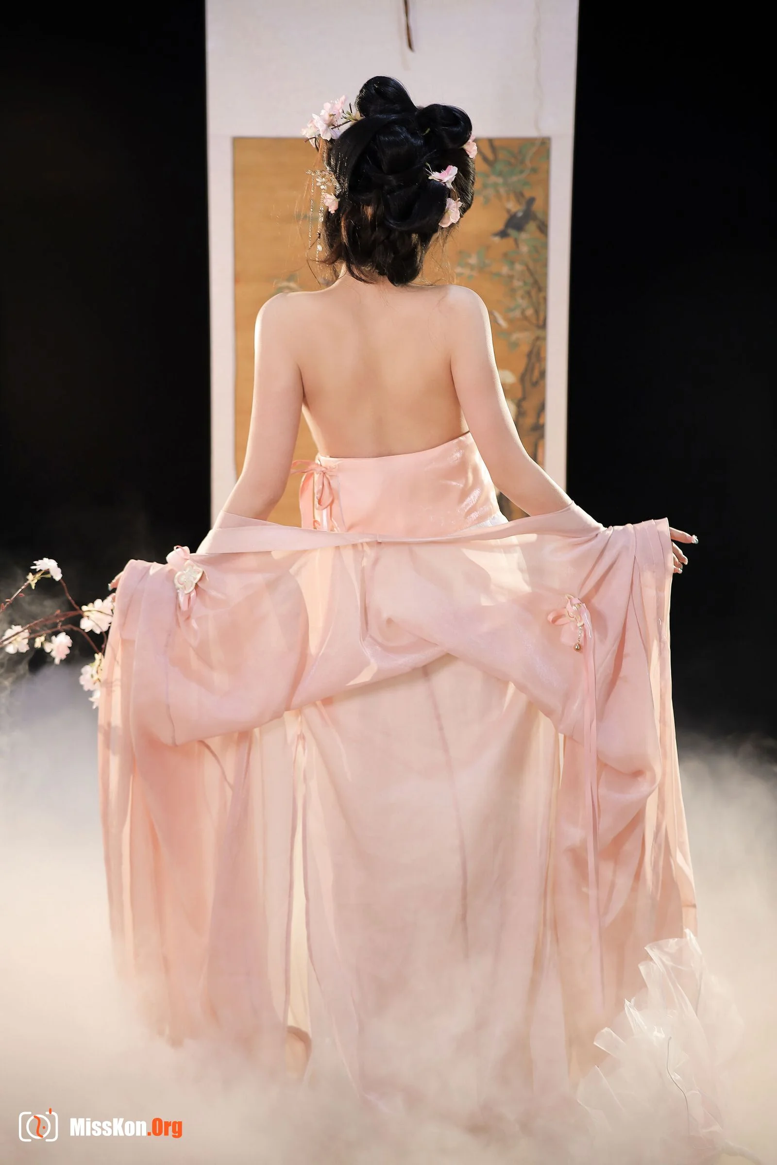 Tao Nuan: Dreaming in neon clothes - Photo 14