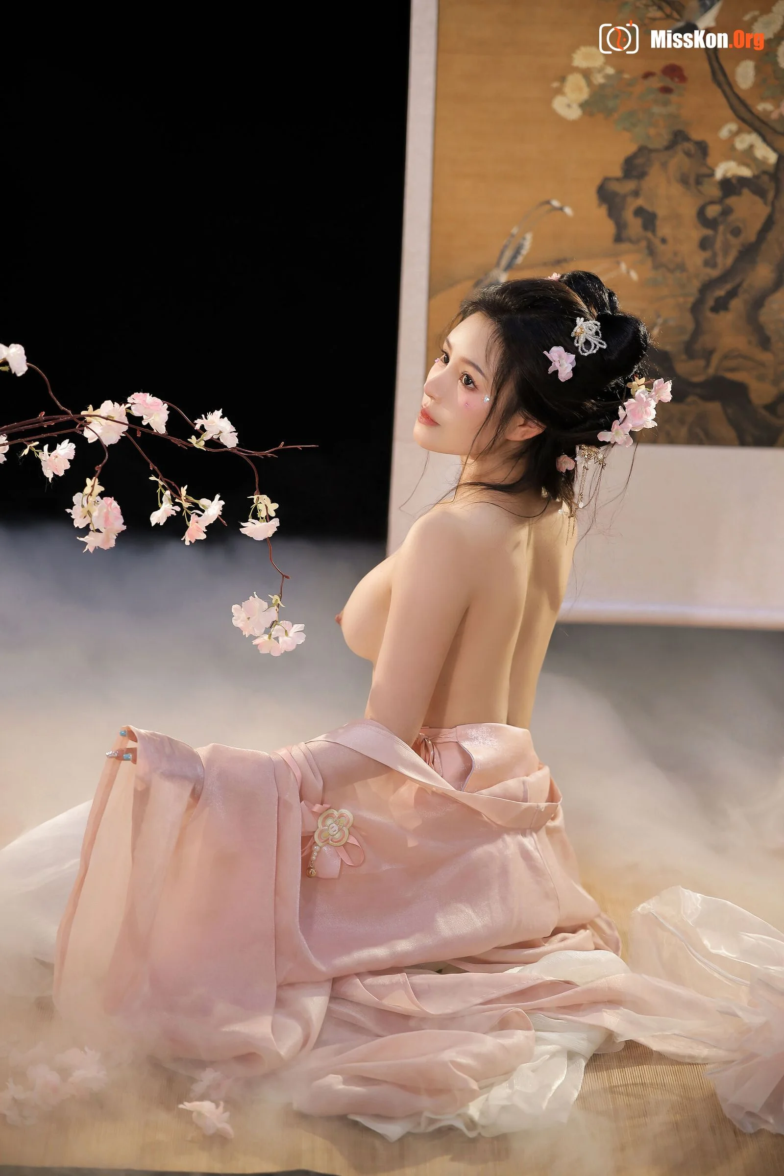 Tao Nuan: Dreaming in neon clothes - Photo 3
