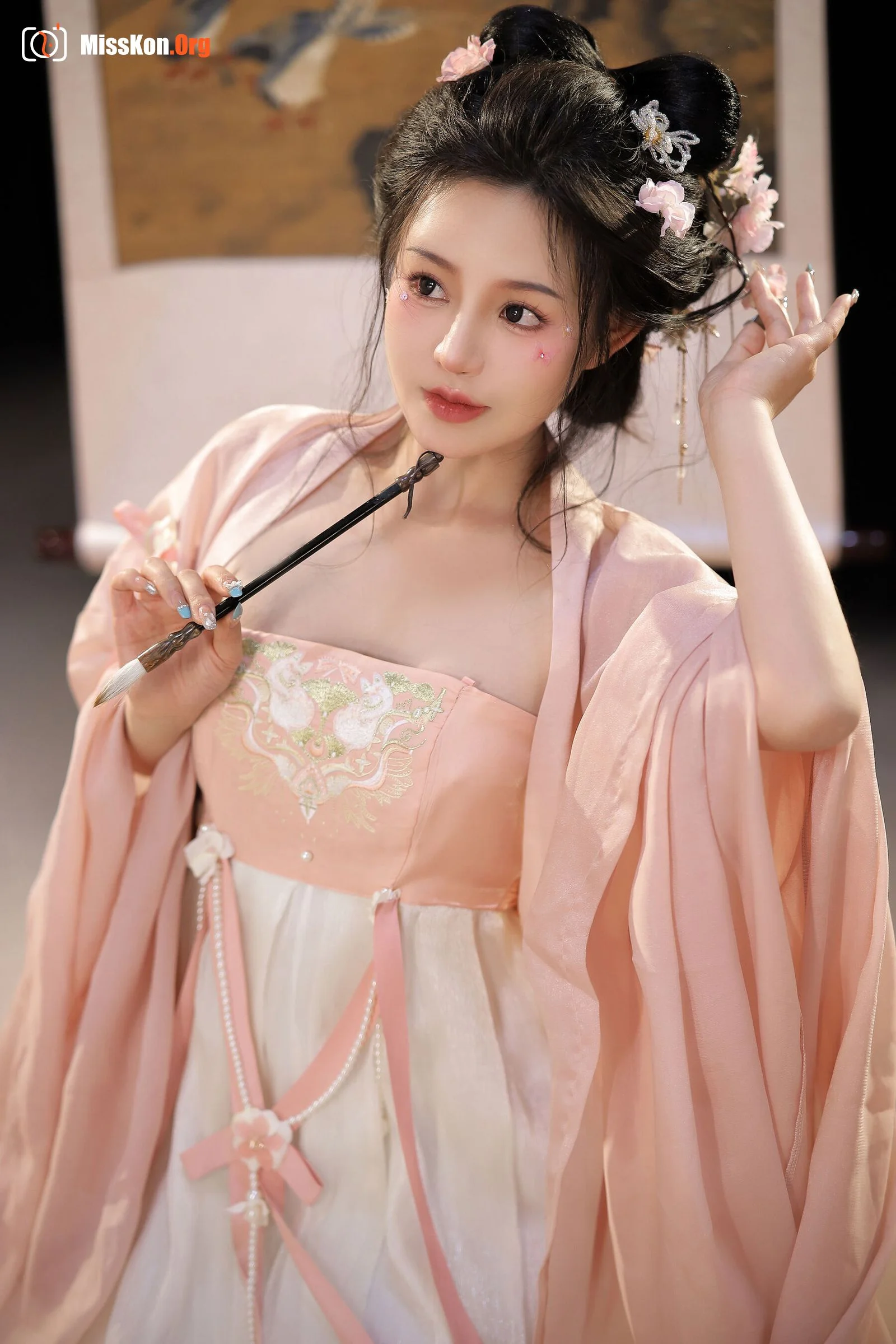 Tao Nuan: Dreaming in neon clothes - Photo 5