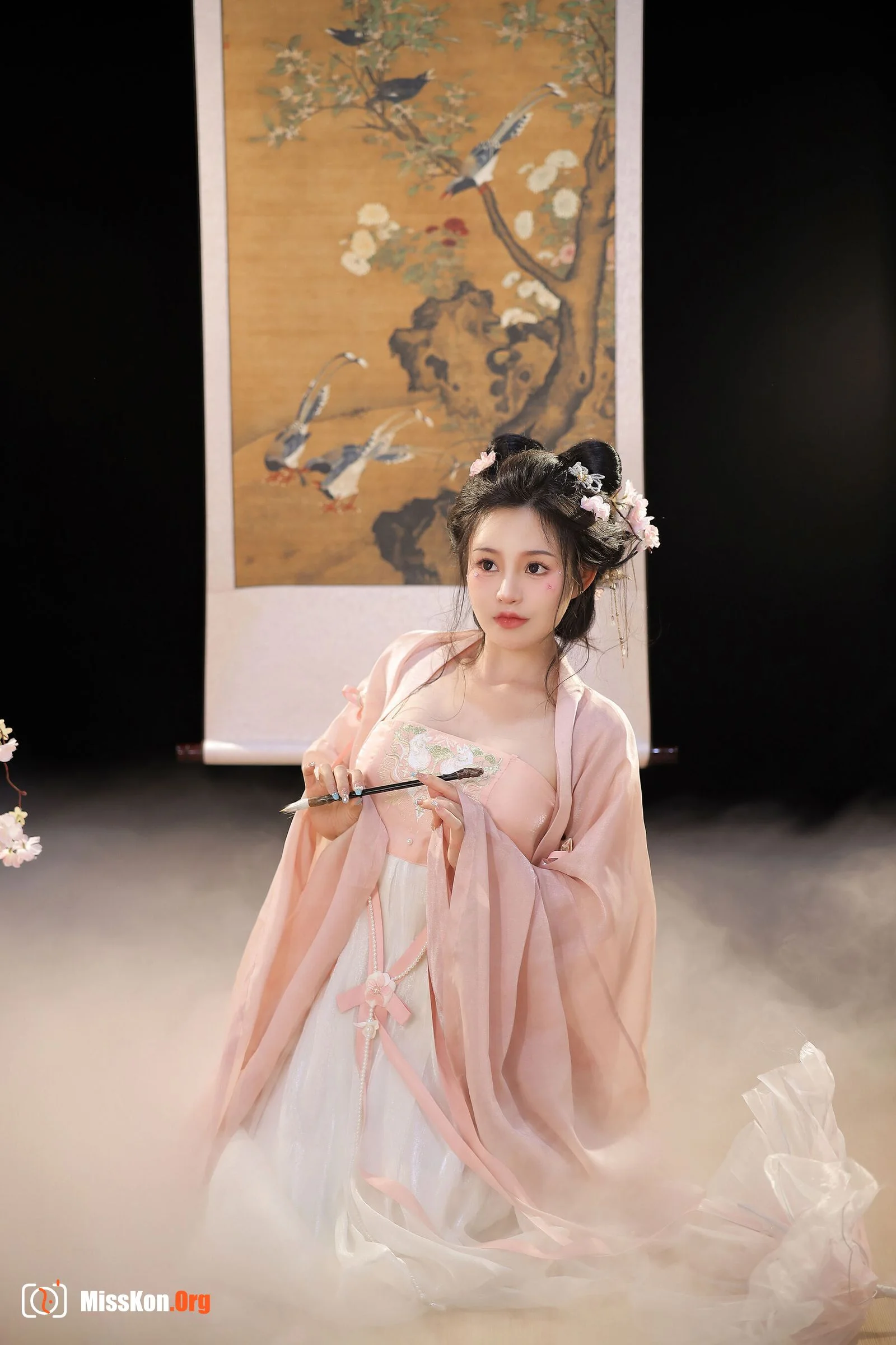 Tao Nuan: Dreaming in neon clothes - Photo 6