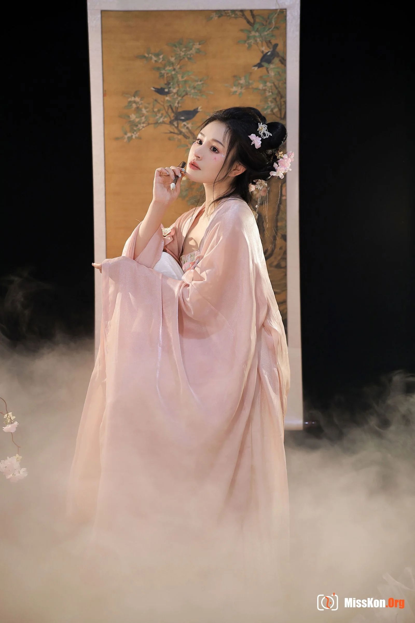 Tao Nuan: Dreaming in neon clothes - Photo 7