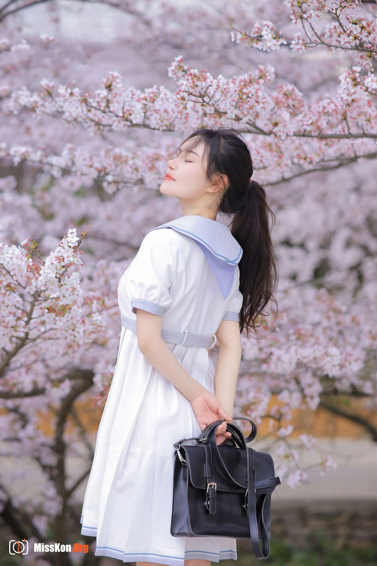 Tao Nuan: On the way to school - Photo 2