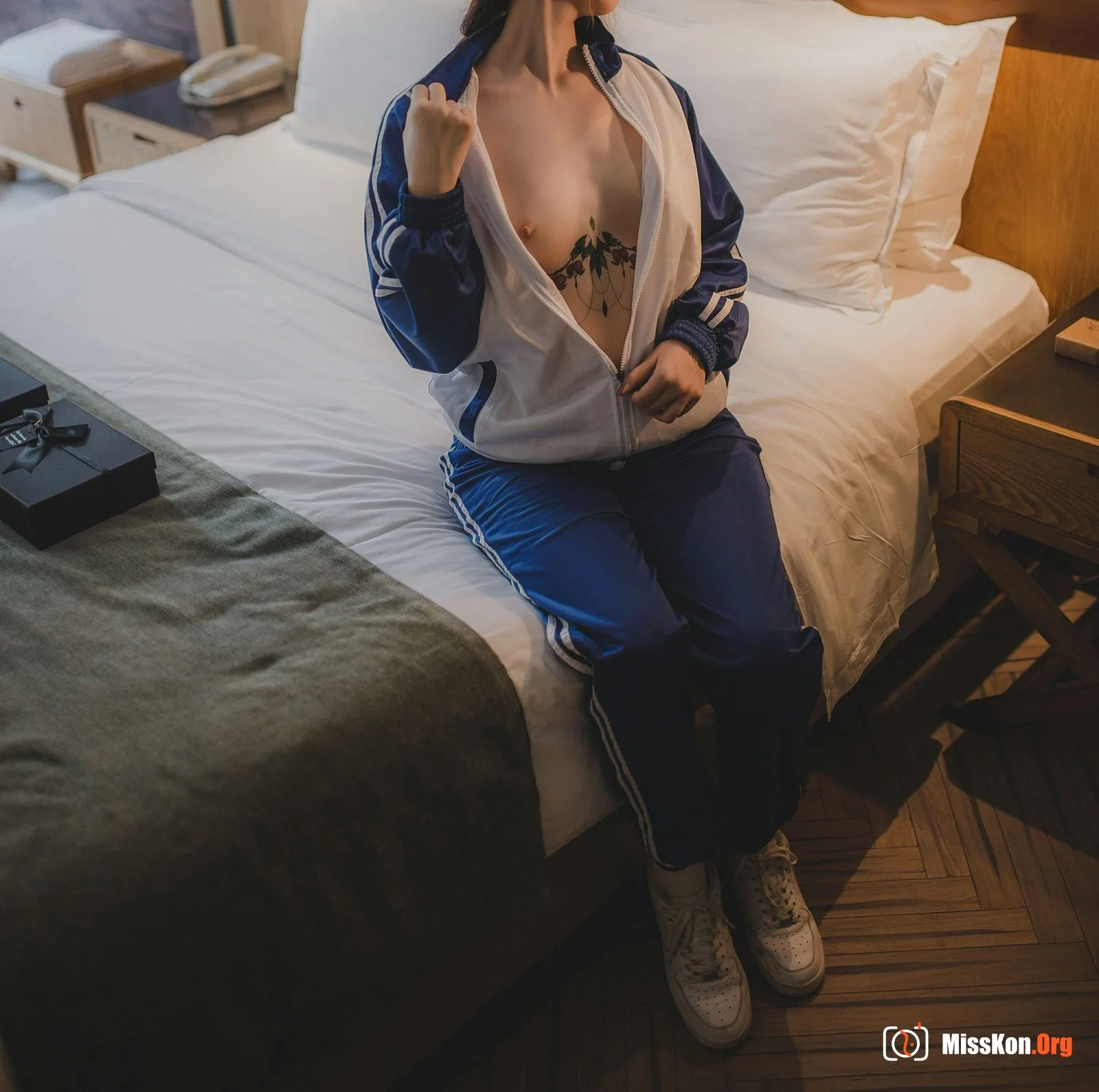 The best teak photo girl's high school masturbation to deep set - Photo 10