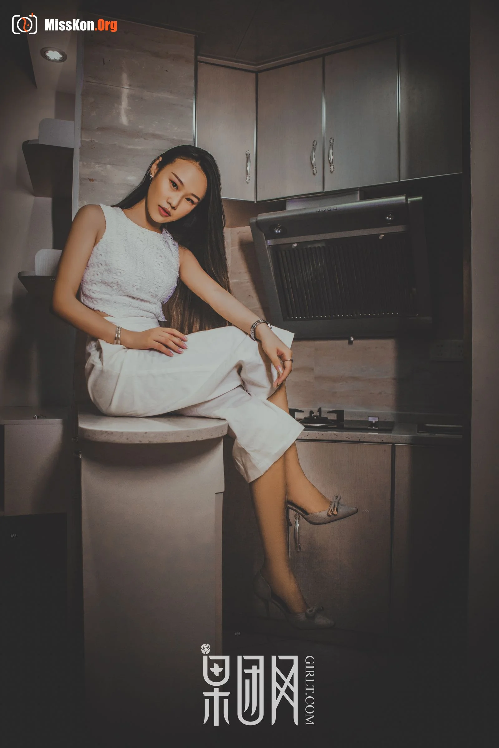 The fragrance of the kitchen is not limited to the food! (TG.033) - Photo 4