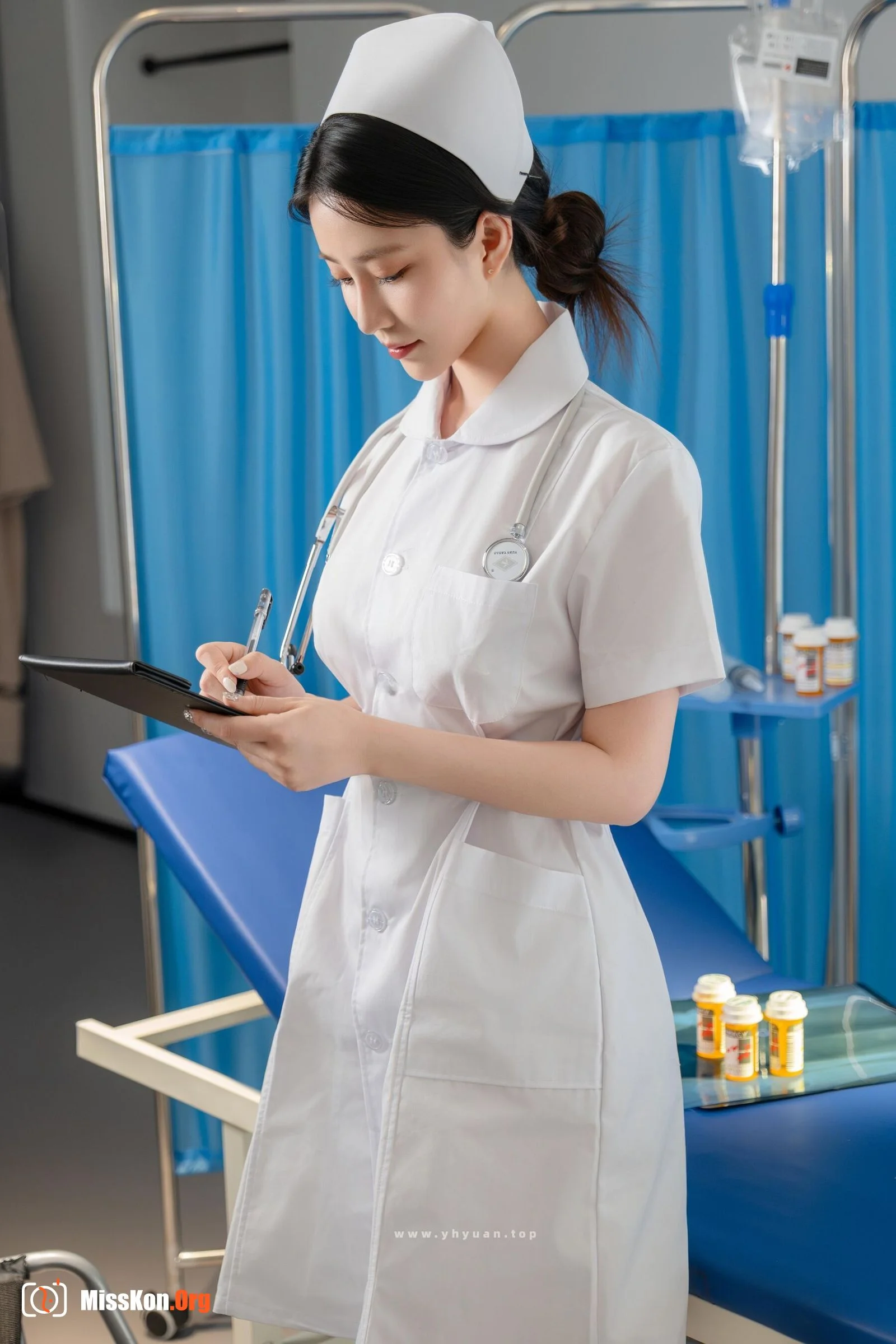 The Head Nurse's Secret - Photo 10