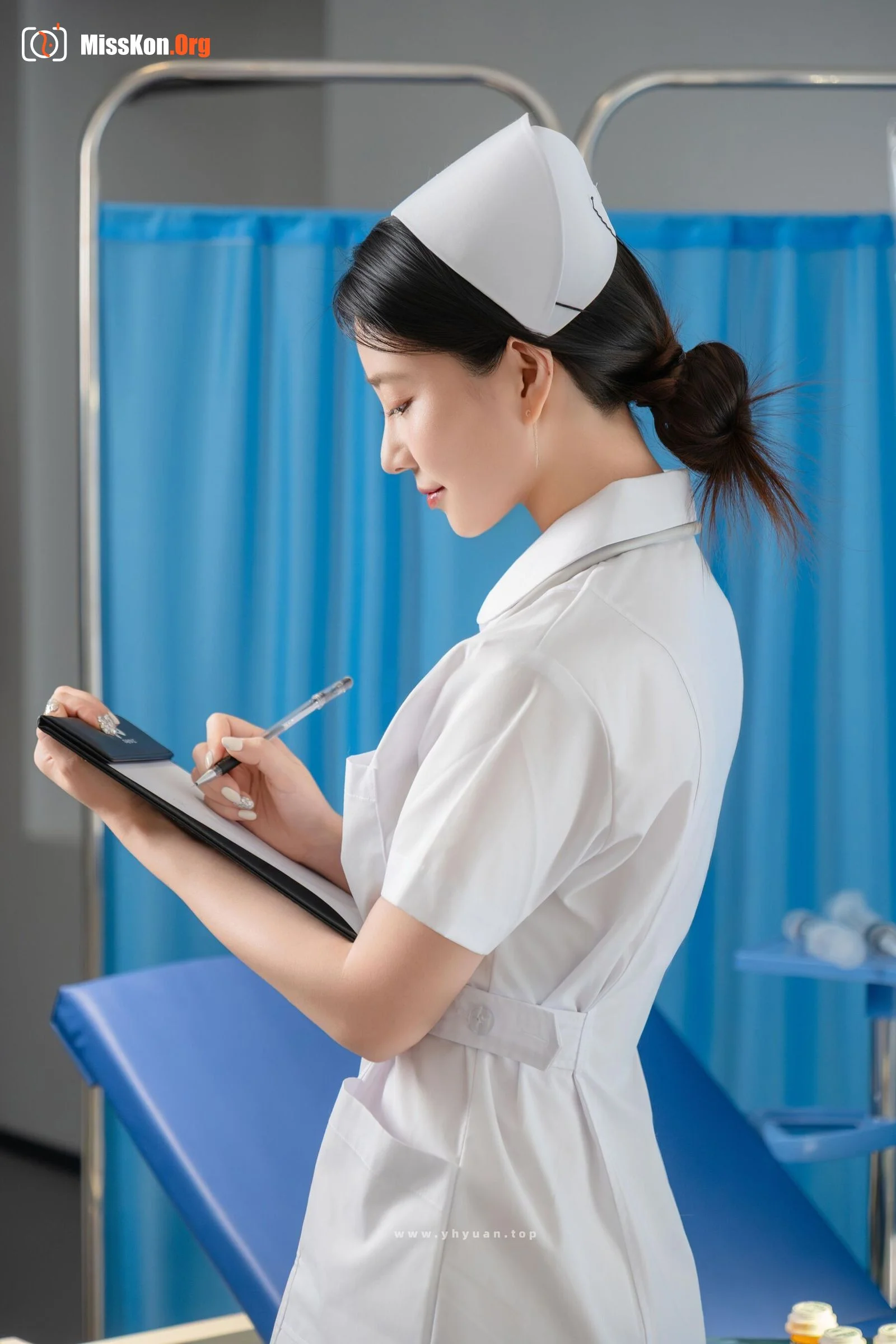 The Head Nurse's Secret - Photo 12