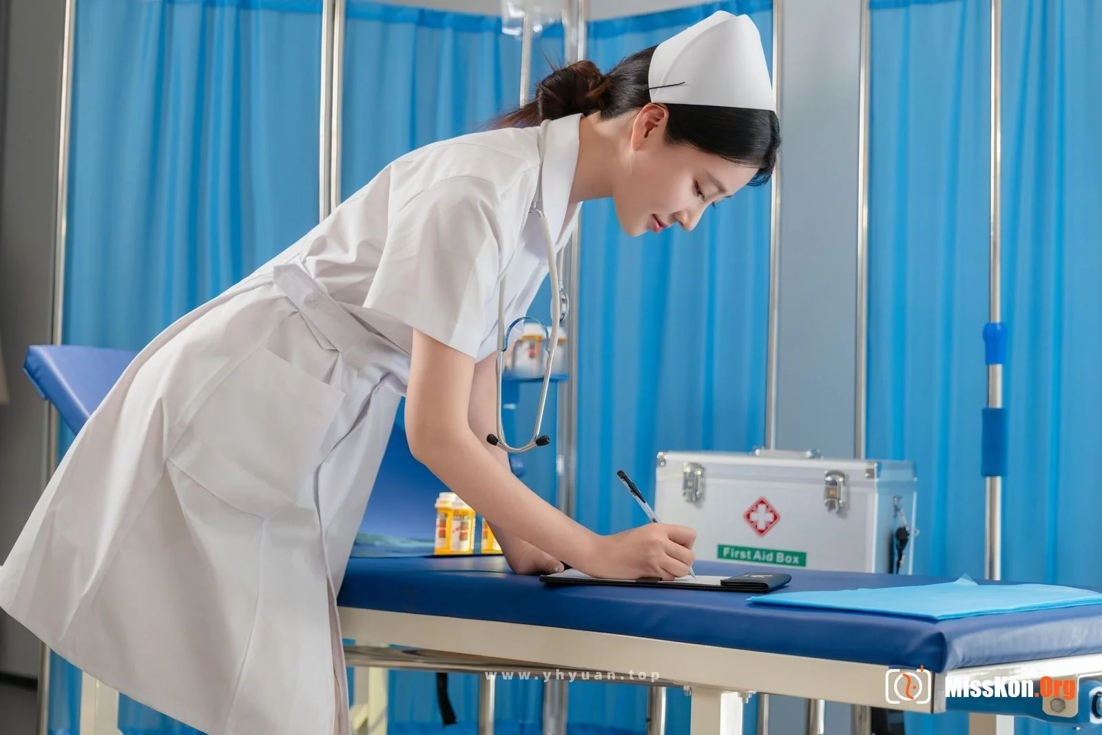 The Head Nurse's Secret - Photo 15