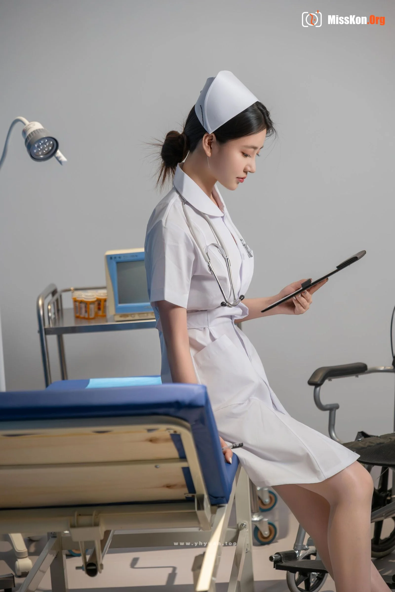 The Head Nurse's Secret - Photo 2
