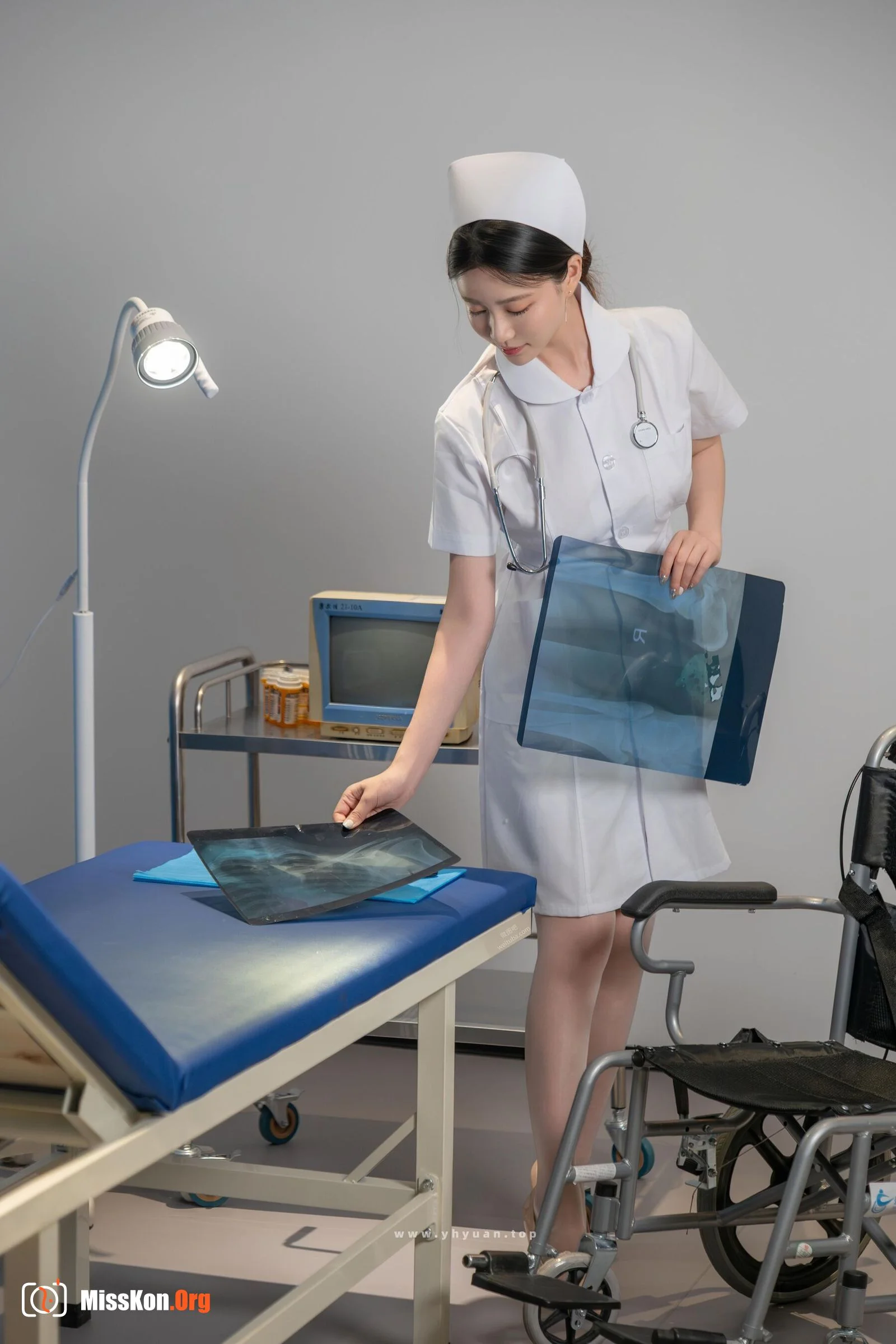 The Head Nurse's Secret - Photo 4