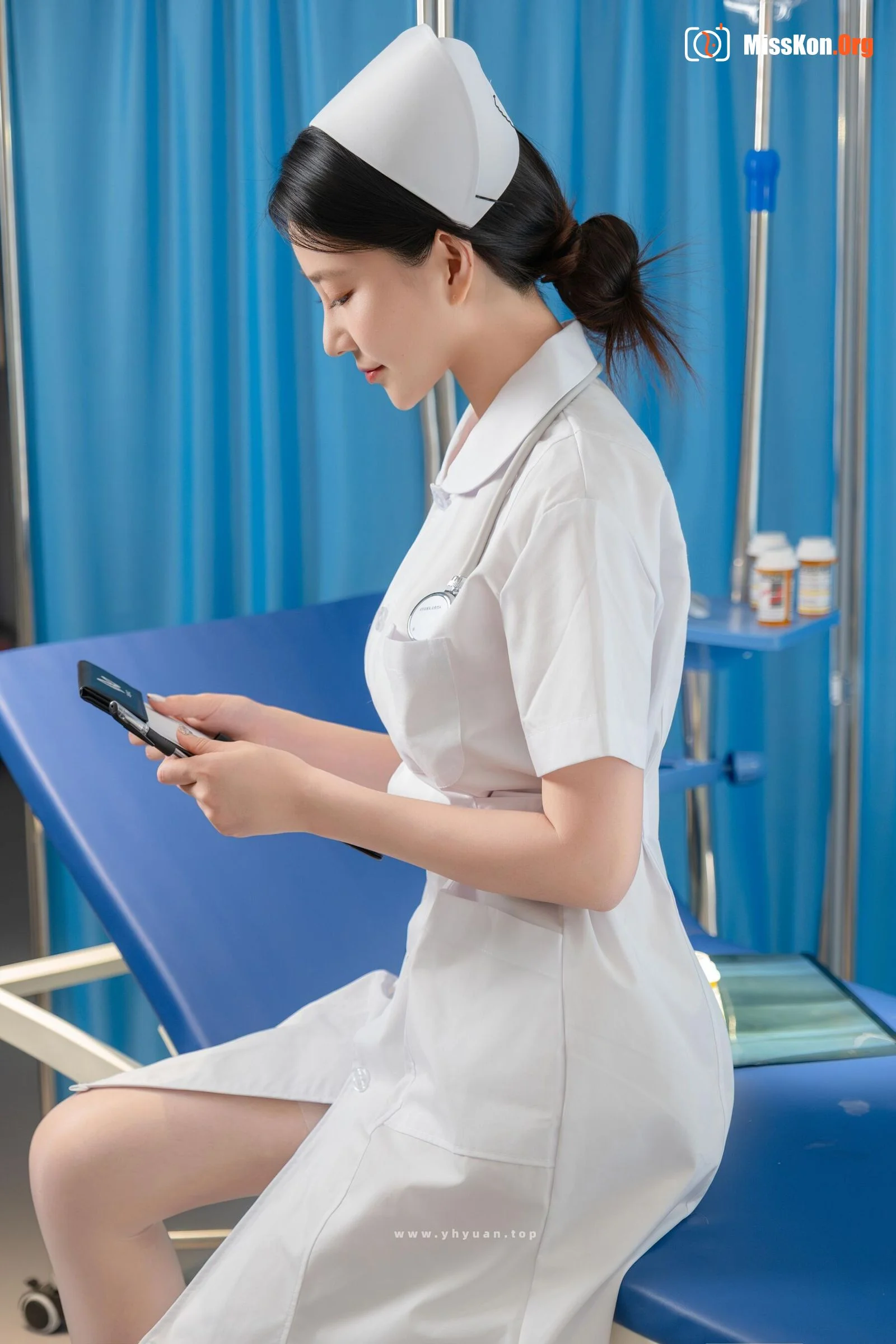 The Head Nurse's Secret - Photo 9