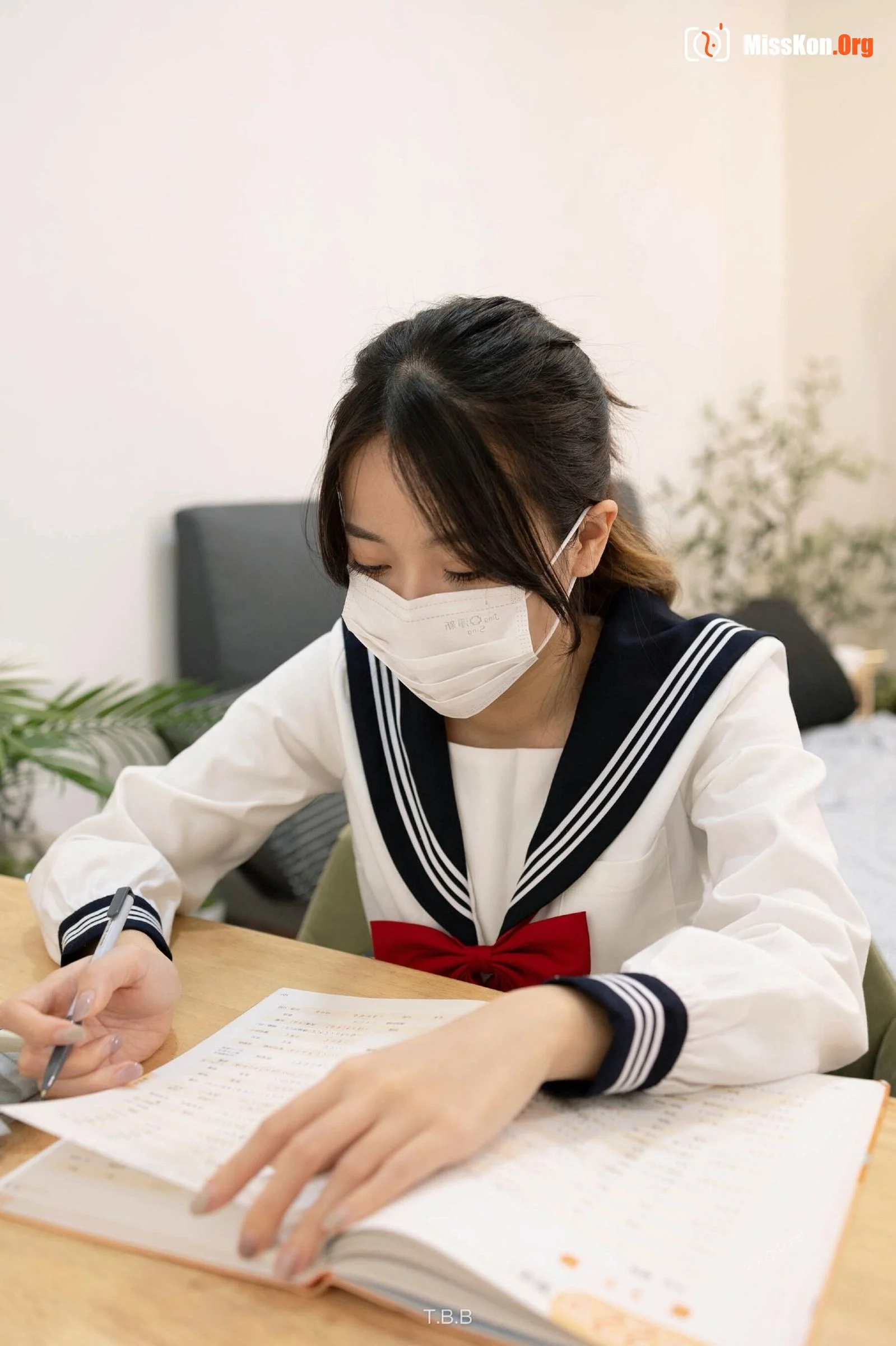 The innocent student girl is not wearing any underwear and seduces the male tutor after class! - Photo 3