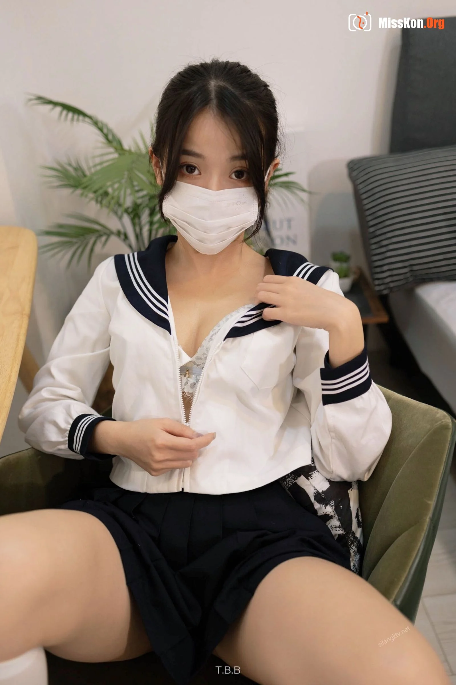 清纯学生妹没穿内裤，课后色诱男家教！ - 照片 17
