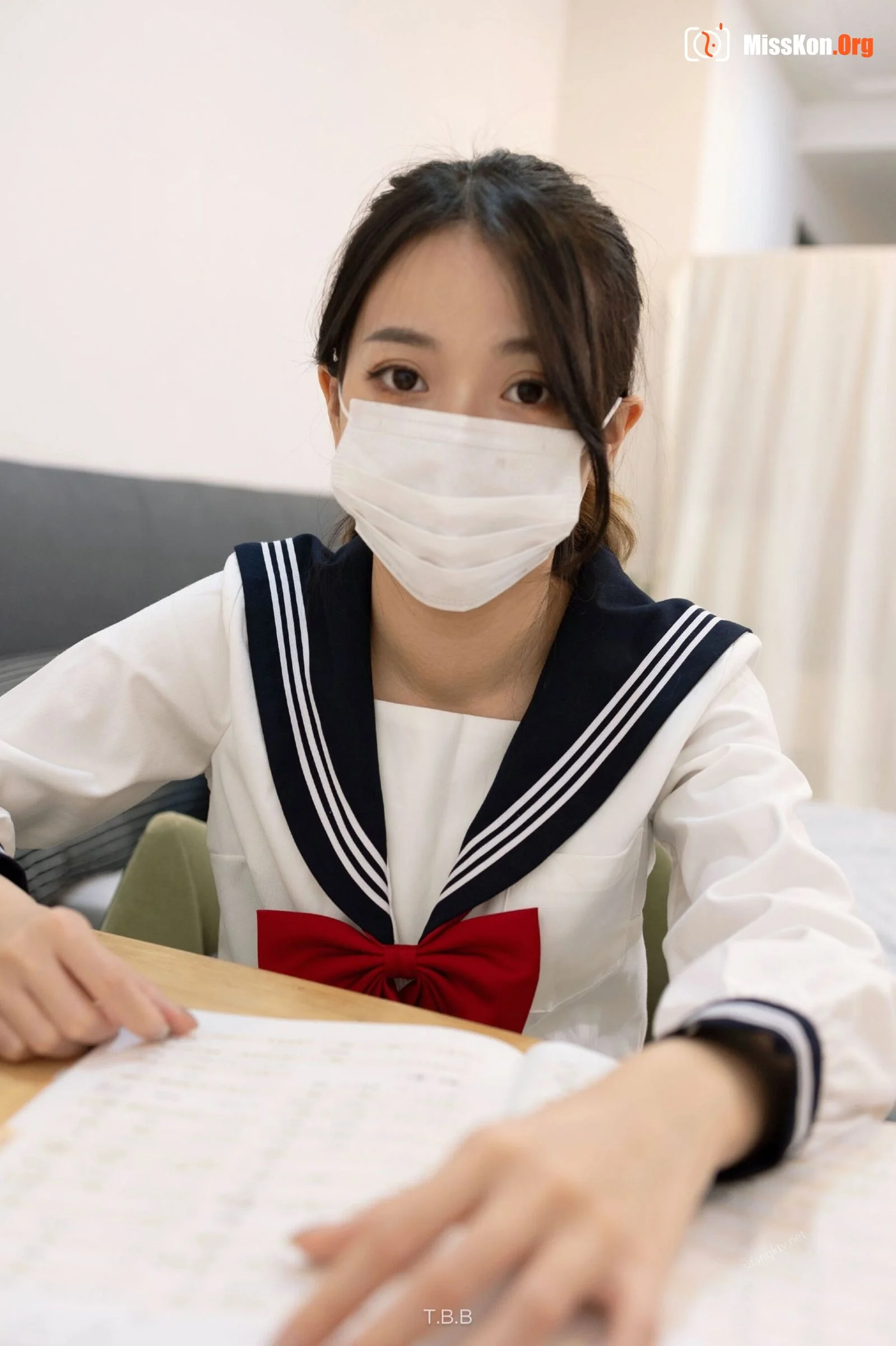 清纯学生妹没穿内裤，课后色诱男家教！ - 照片 2