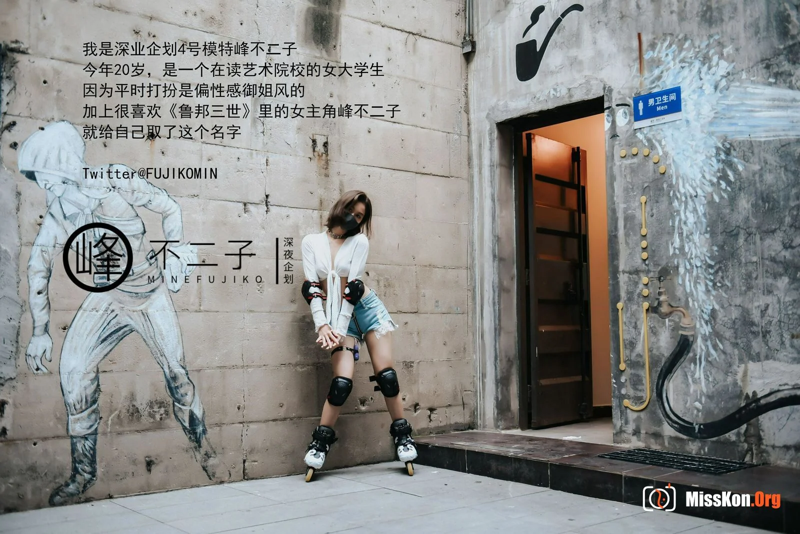 The men's restroom helped the little brother of the passerby to solve the problem - Photo 14
