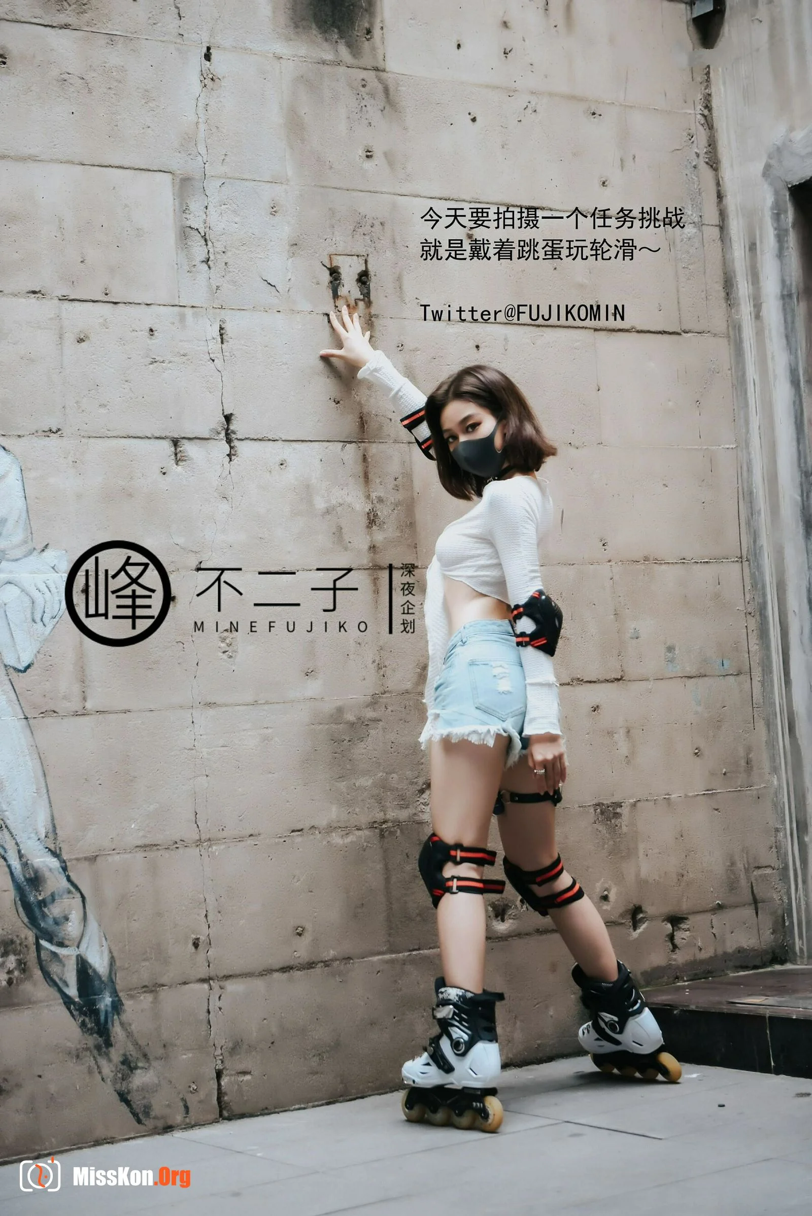 The men's restroom helped the little brother of the passerby to solve the problem - Photo 15