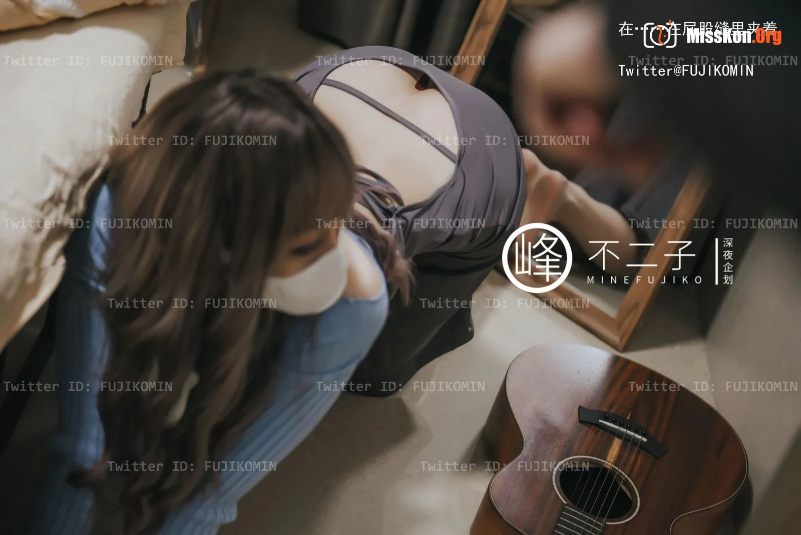 The sexy guitar sister is exposed outdoors - Photo 13