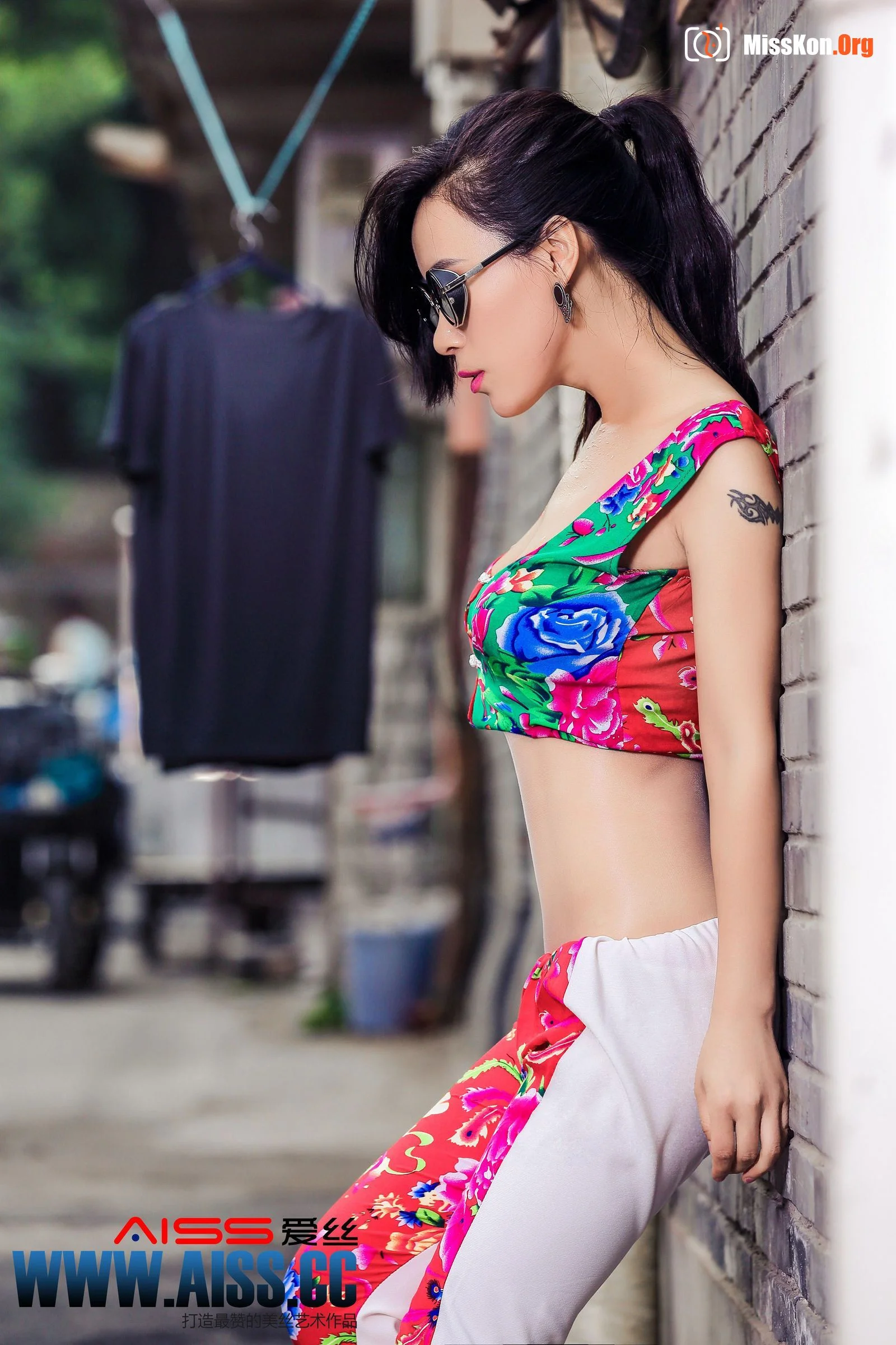 Tian Yiyi: Alley (F5021) - Photo 4