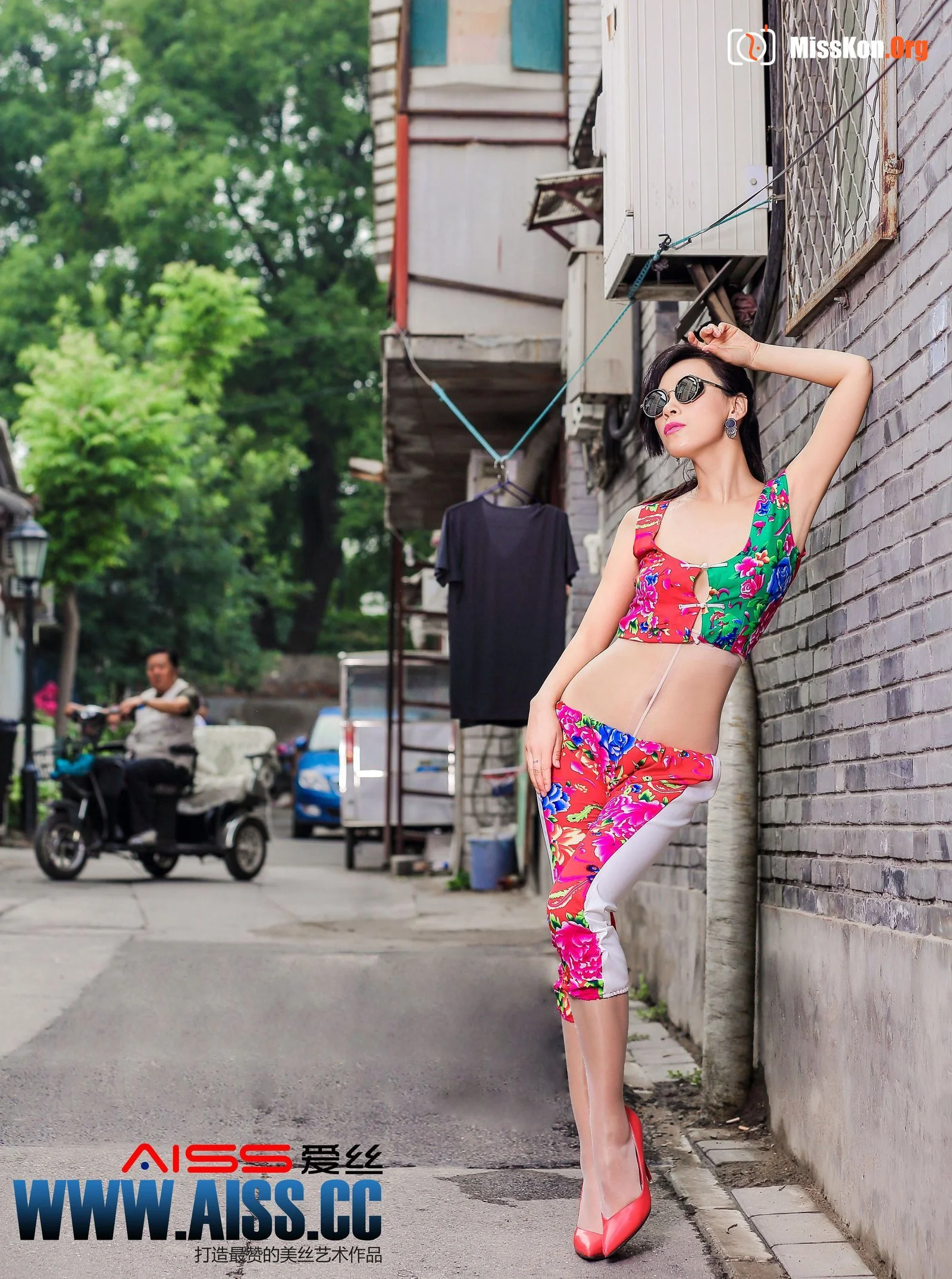 Tian Yiyi: Alley (F5021) - Photo 5