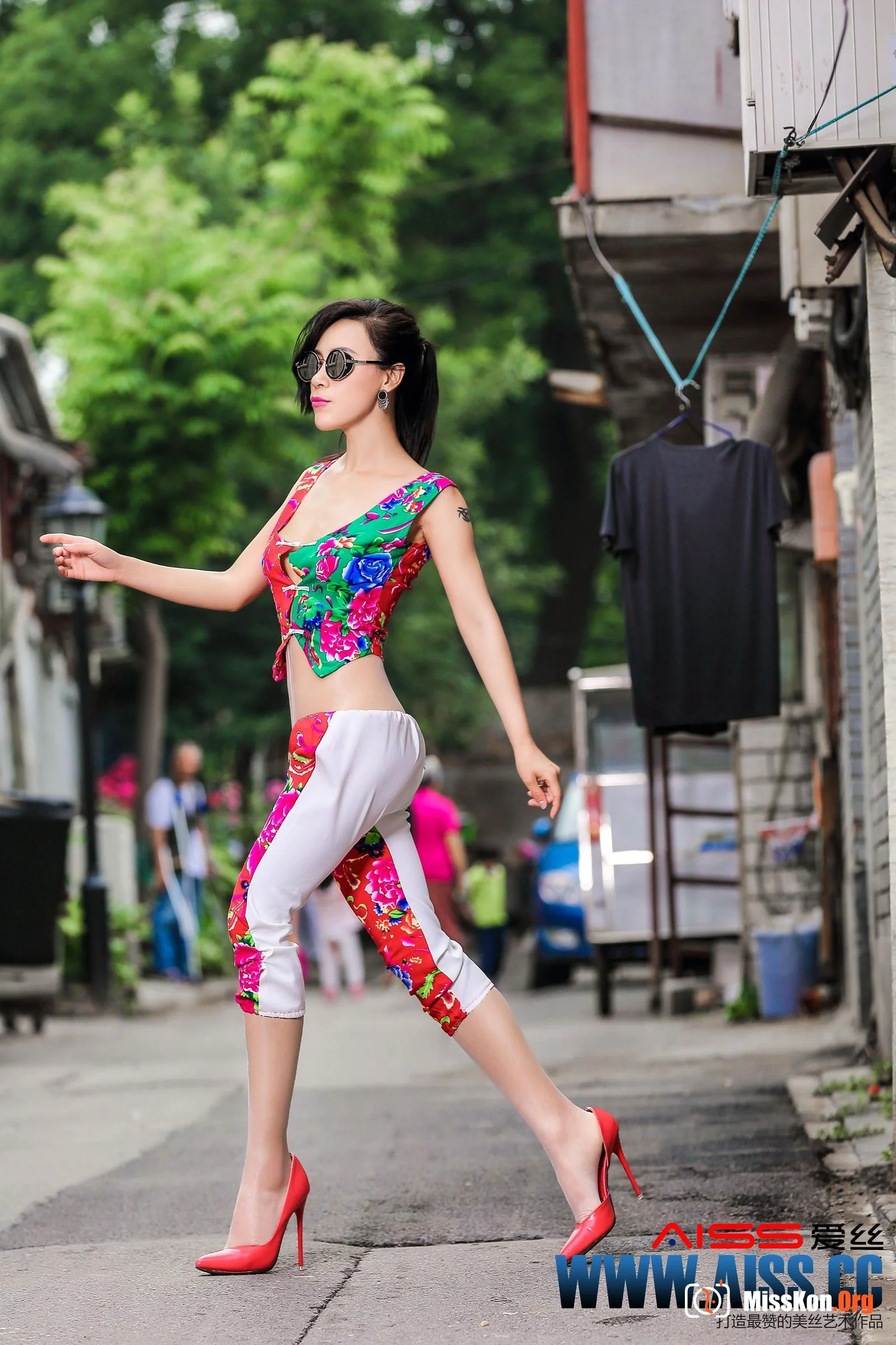 Tian Yiyi: Alley (F5021) - Photo 8