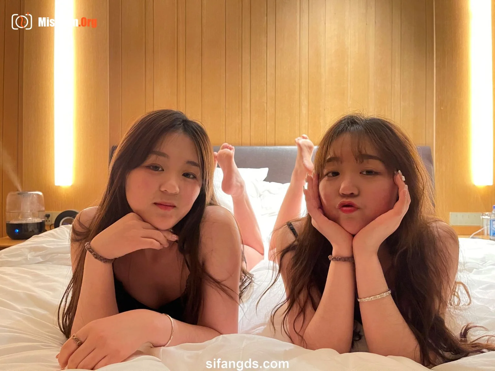 Unknown Chinese model large-scale double body private photo set - Photo 3