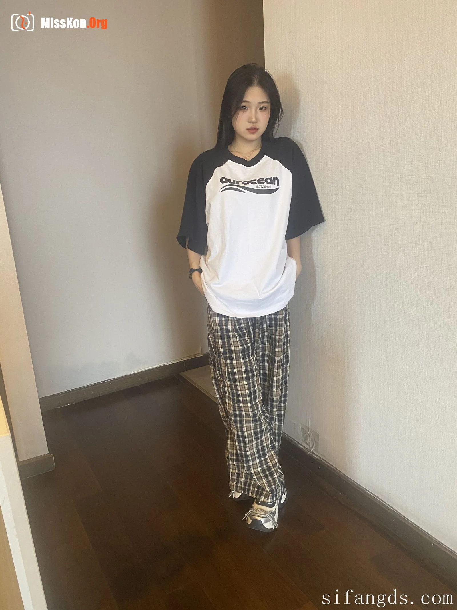 Unknown Chinese model large-scale private photo shoot - Photo 10