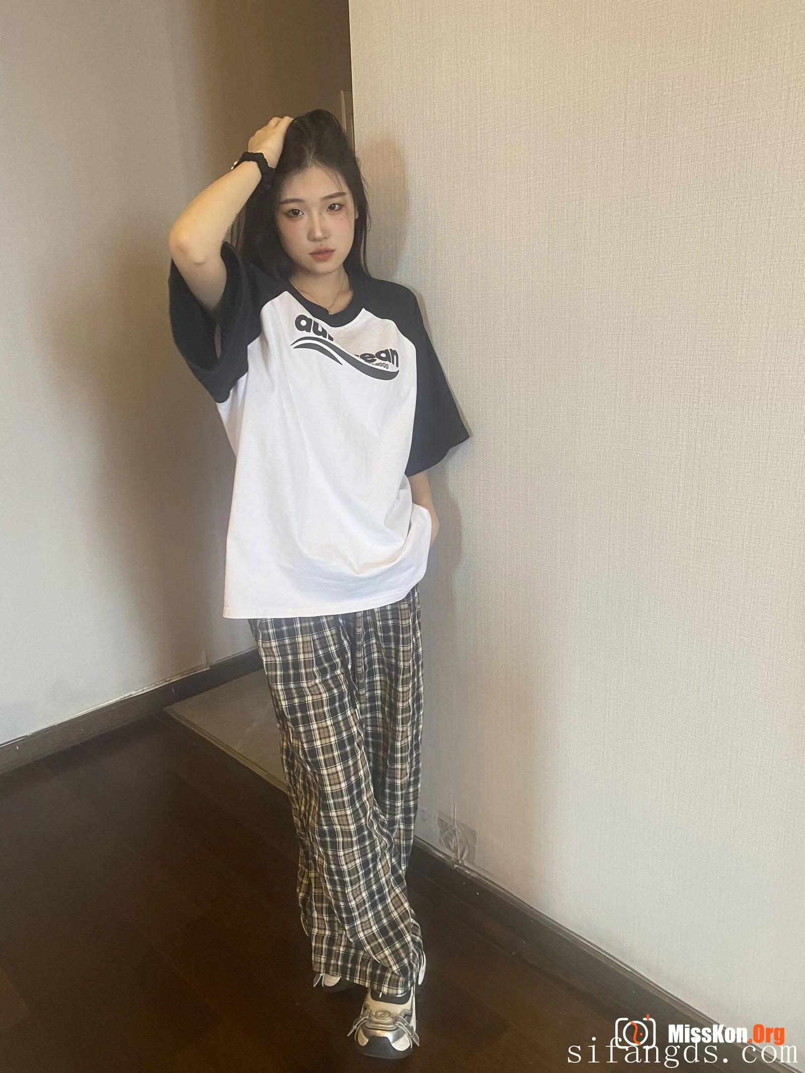 Unknown Chinese model large-scale private photo shoot - Photo 11