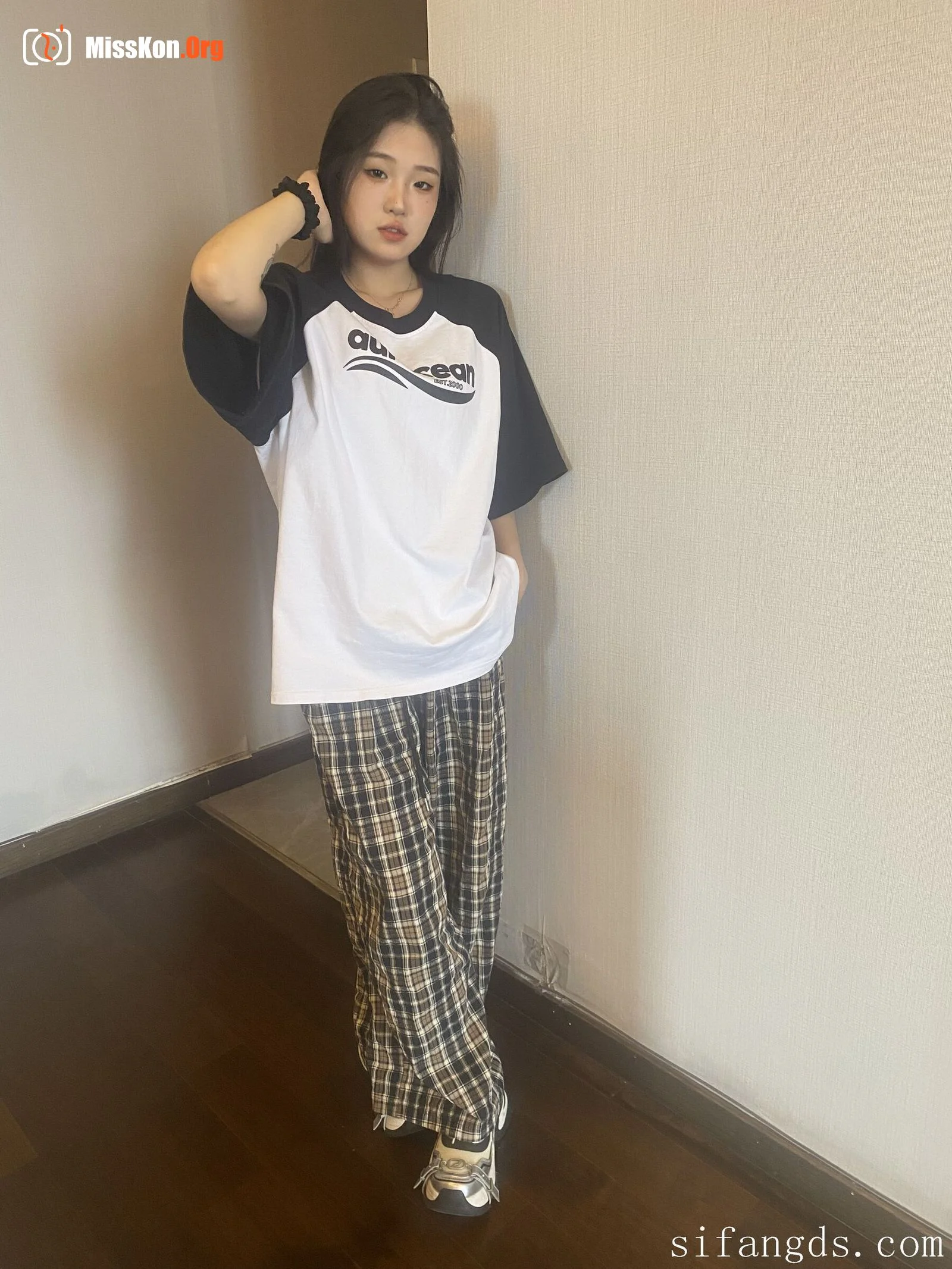 Unknown Chinese model large-scale private photo shoot - Photo 12