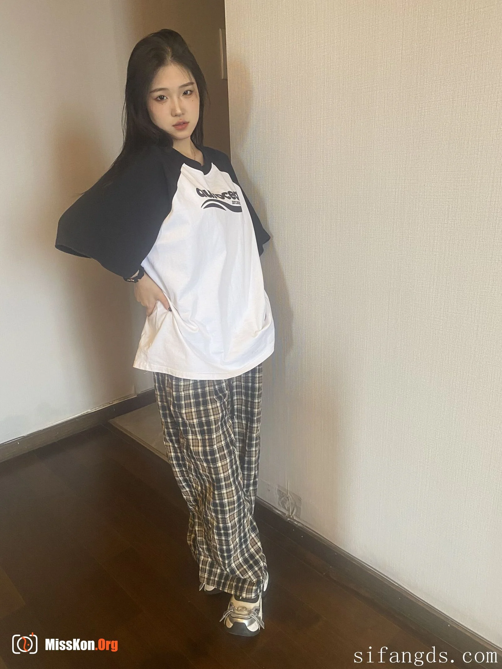 Unknown Chinese model large-scale private photo shoot - Photo 13