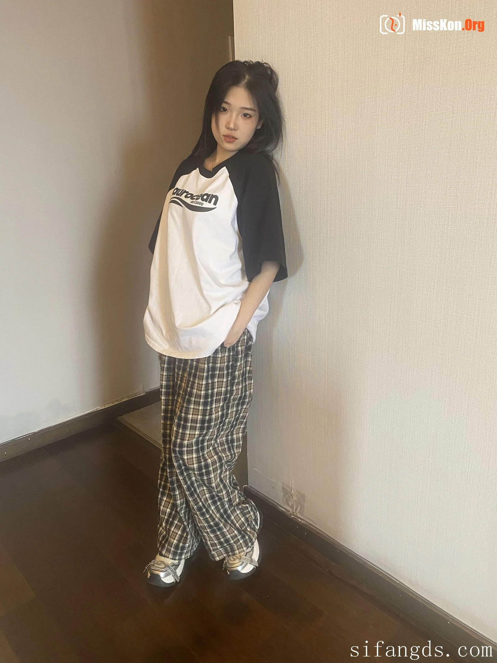Unknown Chinese model large-scale private photo shoot - Photo 14