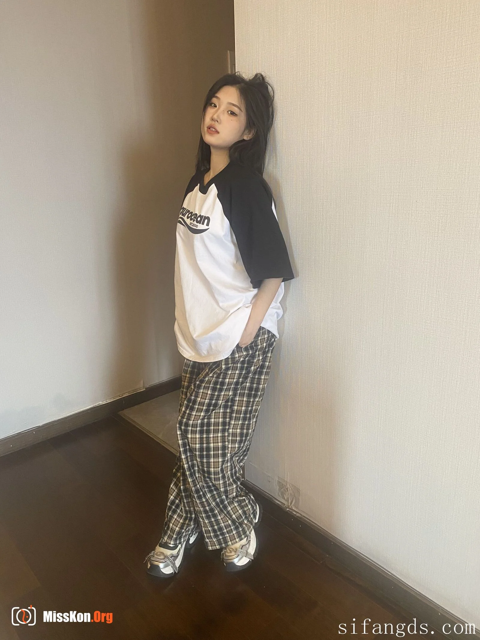 Unknown Chinese model large-scale private photo shoot - Photo 15