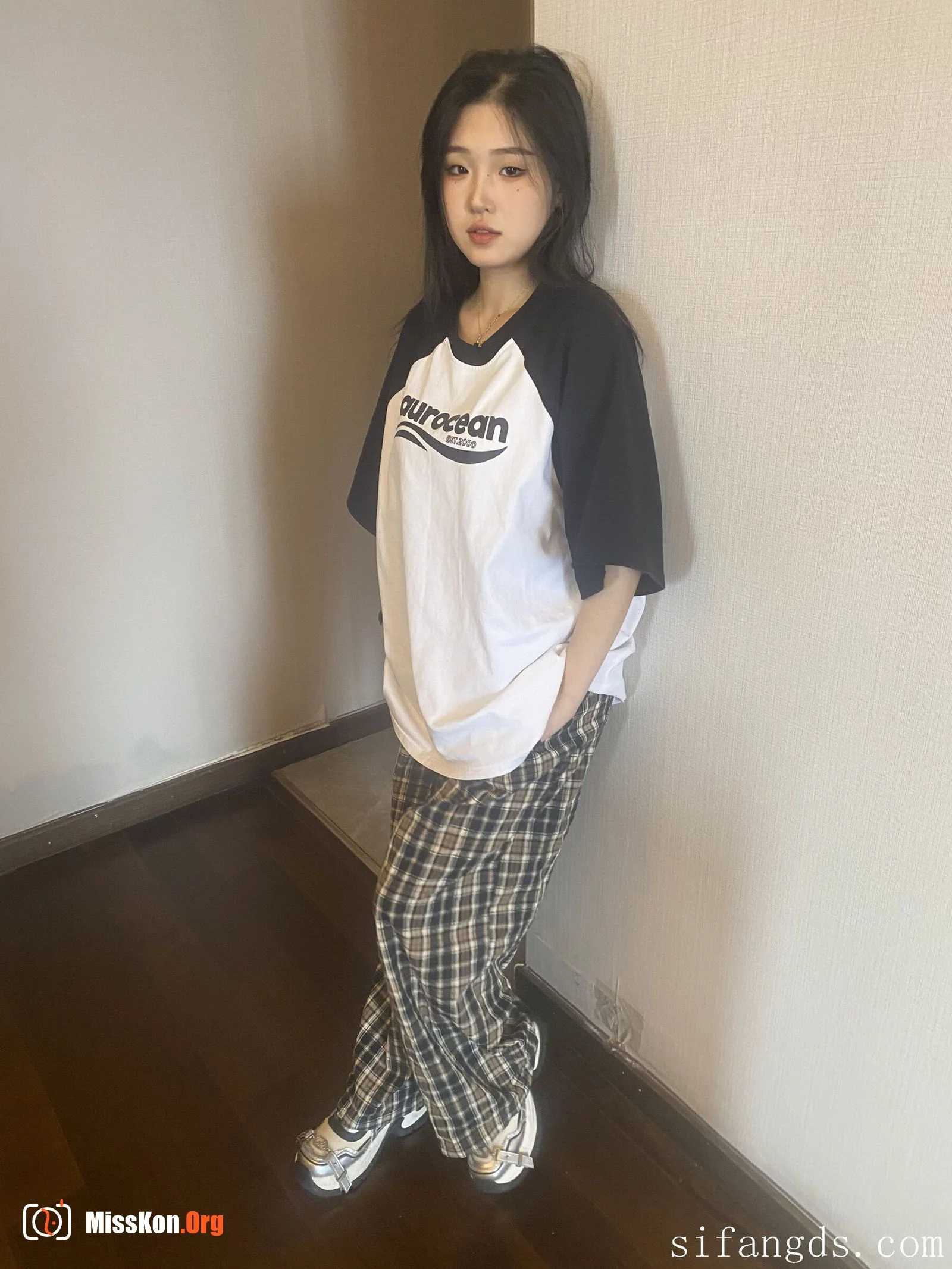 Unknown Chinese model large-scale private photo shoot - Photo 16