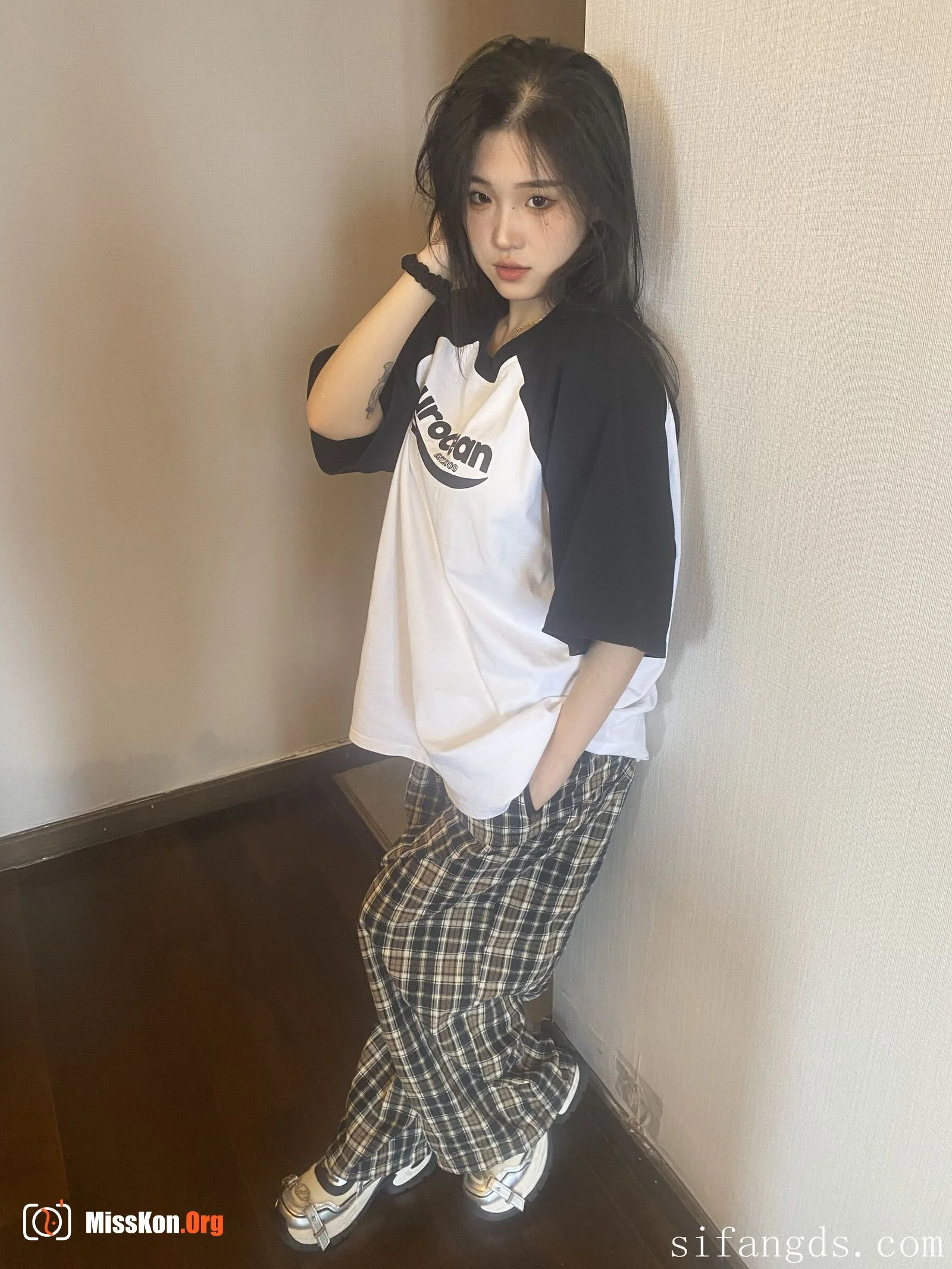 Unknown Chinese model large-scale private photo shoot - Photo 17
