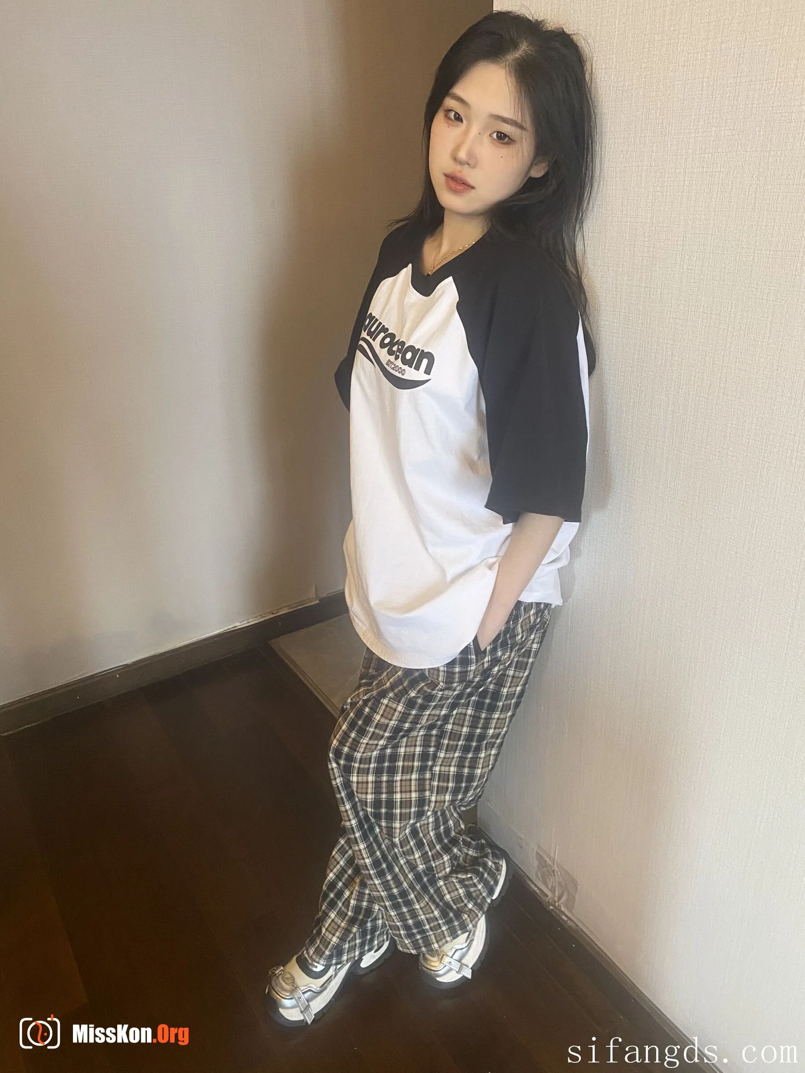 Unknown Chinese model large-scale private photo shoot - Photo 19