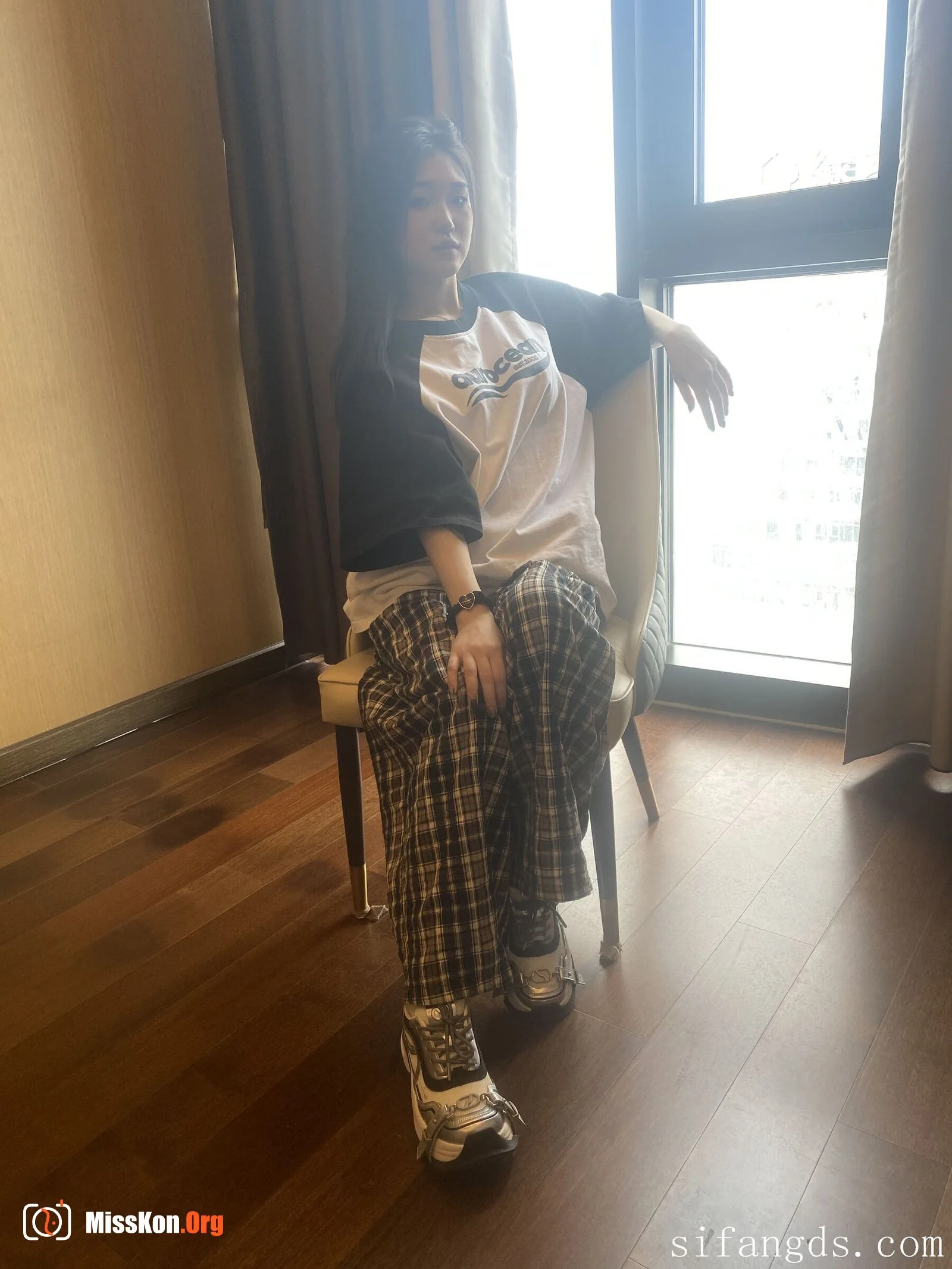 Unknown Chinese model large-scale private photo shoot - Photo 3