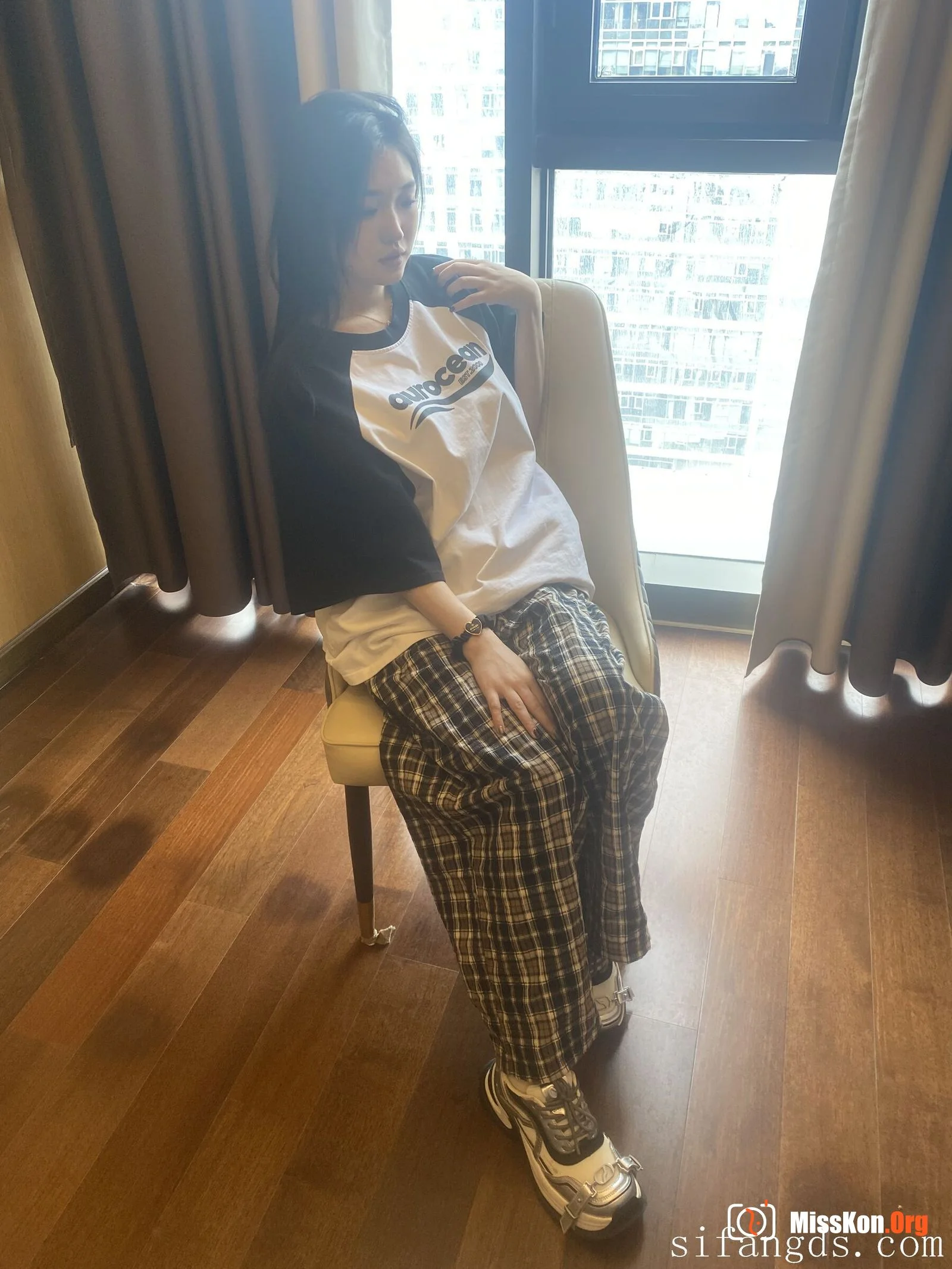 Unknown Chinese model large-scale private photo shoot - Photo 4