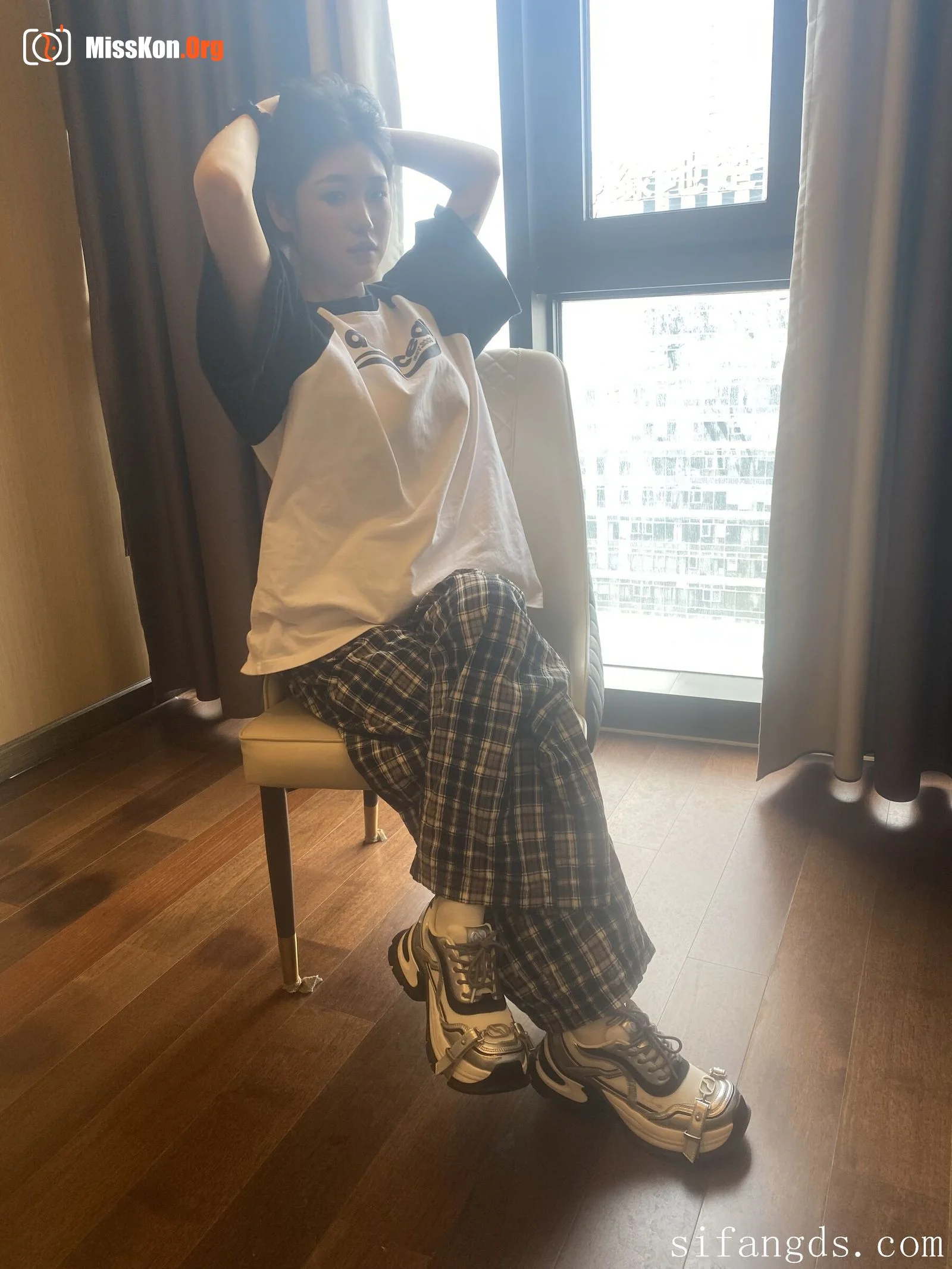 Unknown Chinese model large-scale private photo shoot - Photo 7