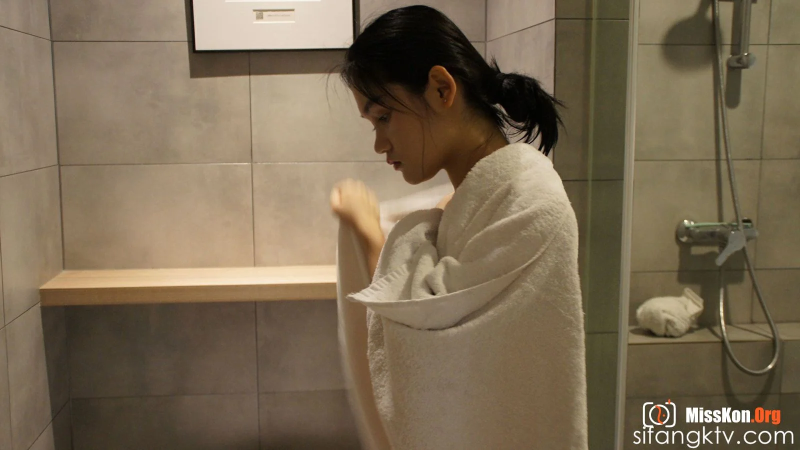 Unknown Xinjiang model's large-scale private photo shoot - Photo 11