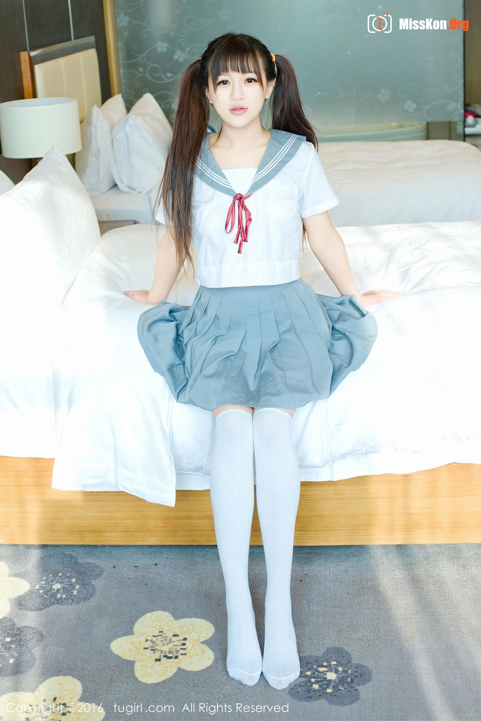 V Hee Hee Hee Hee Eun v - Photo 2