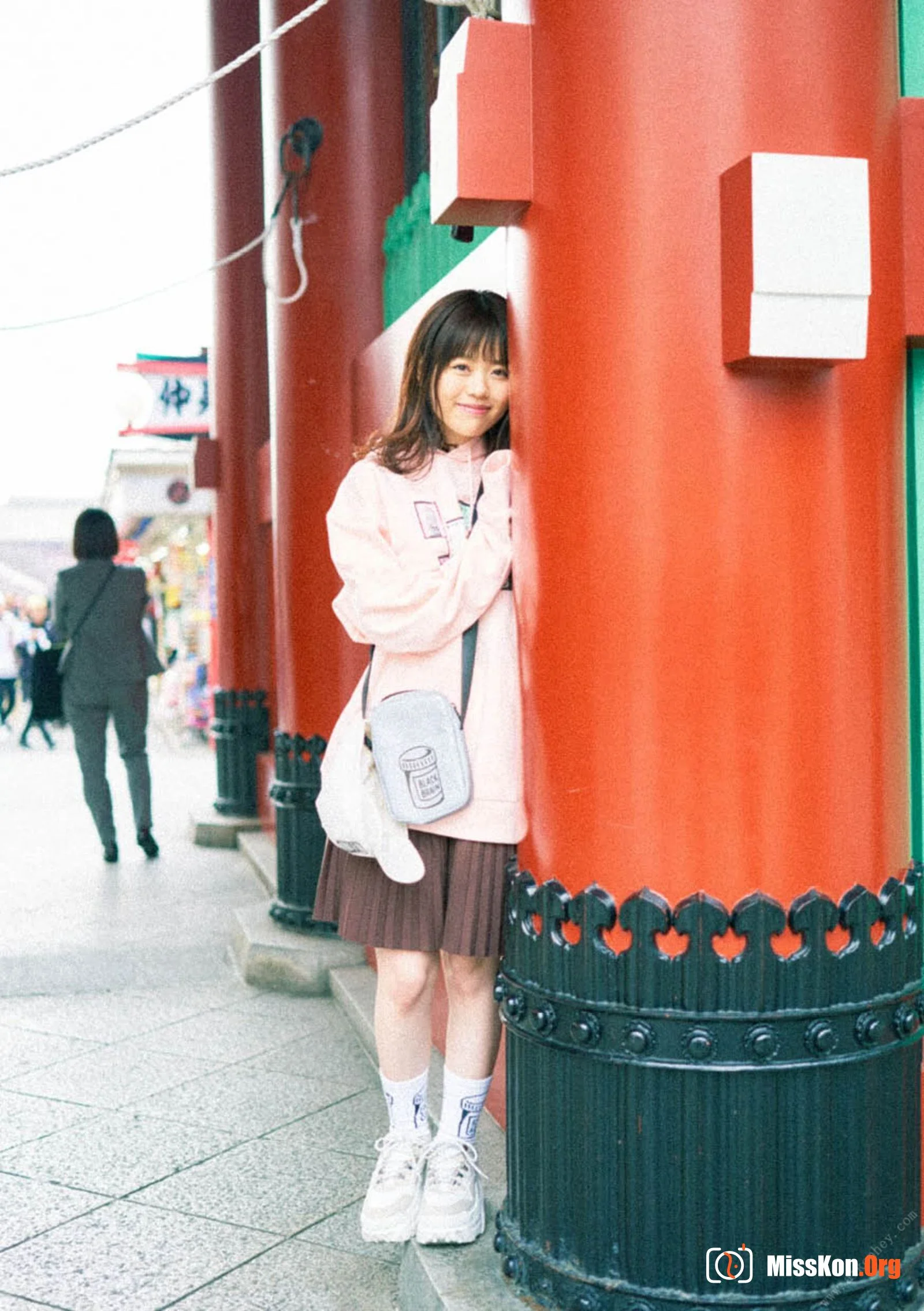Water cherry: Girl meets street (#NEWLOOK) - Photo 12
