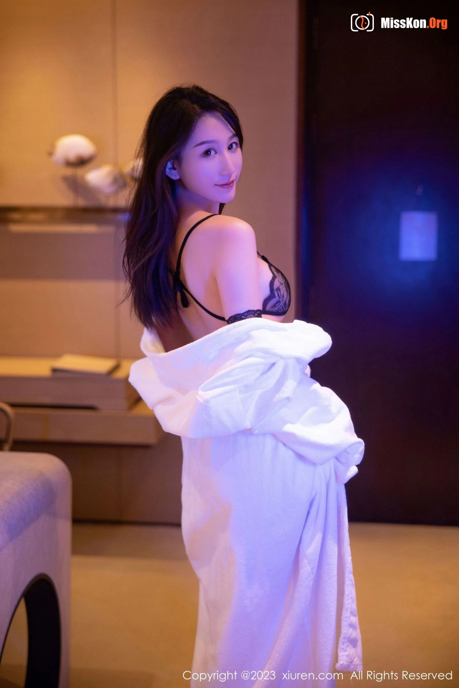 Weiwei Jiang - Photo 11