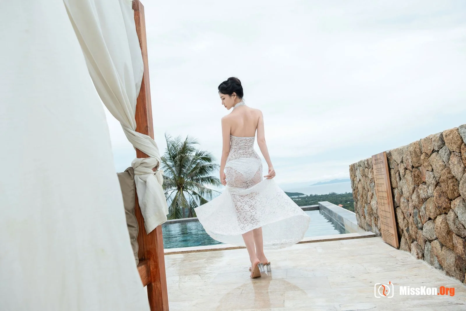 White - Photo 12